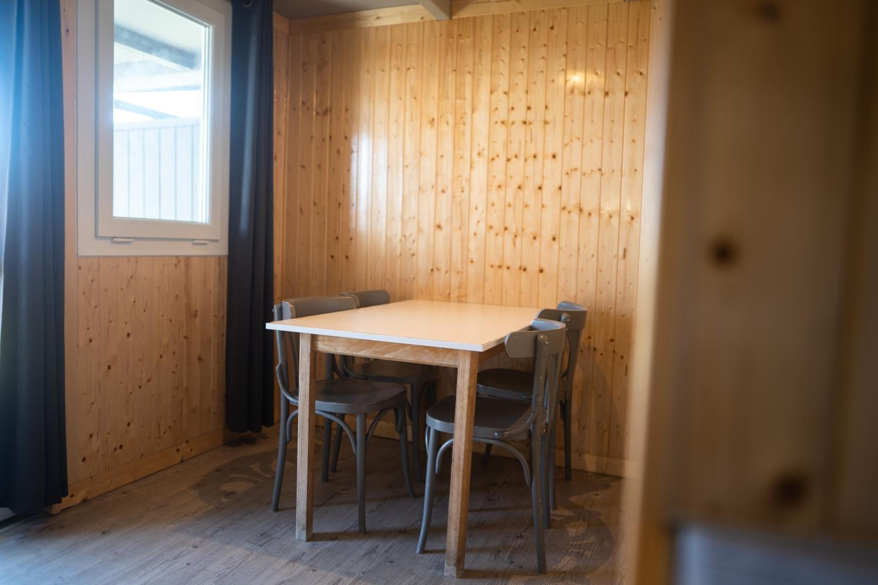 Family Bungalow - Photo 3