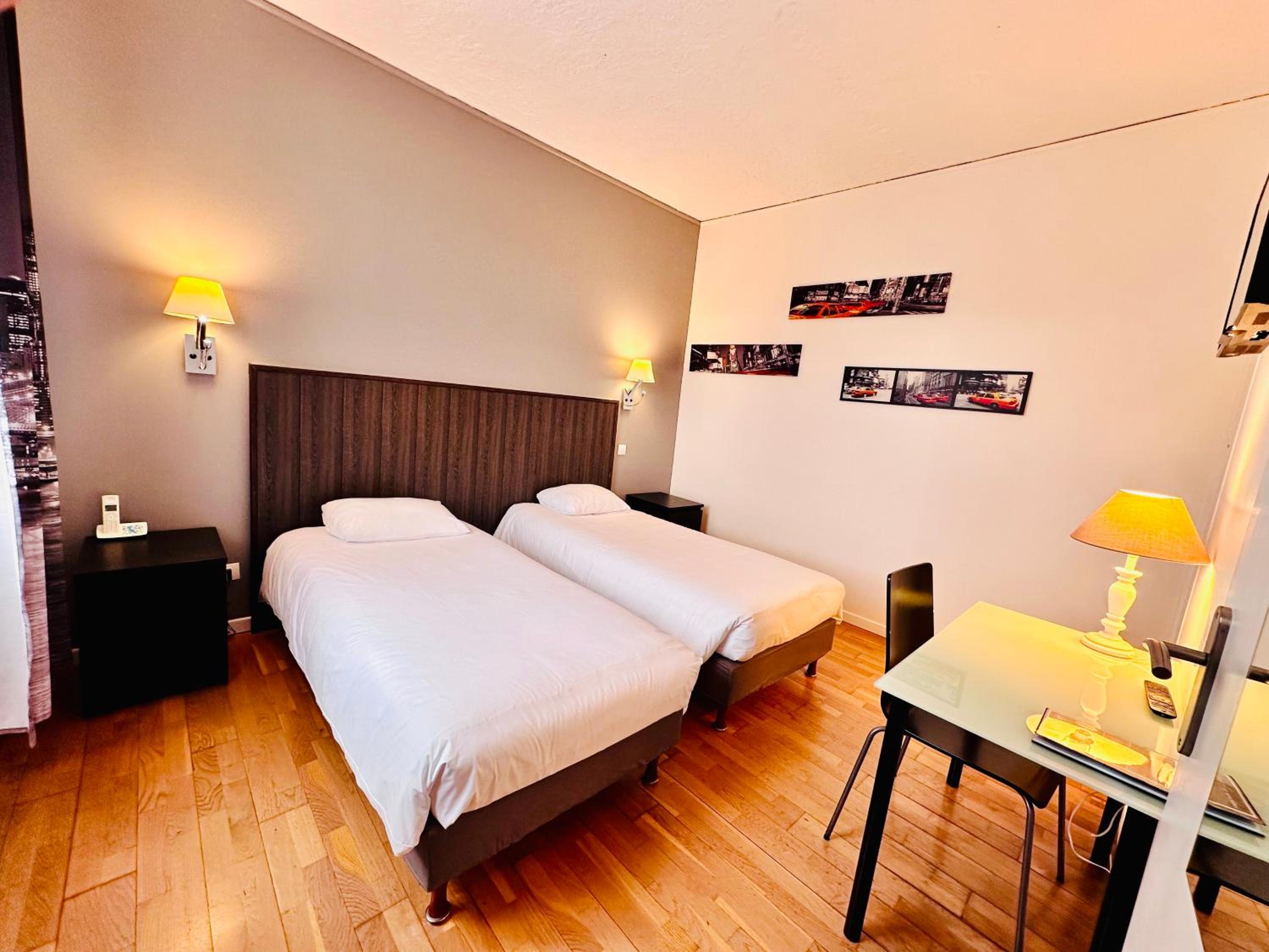 Twin Room - Photo 5