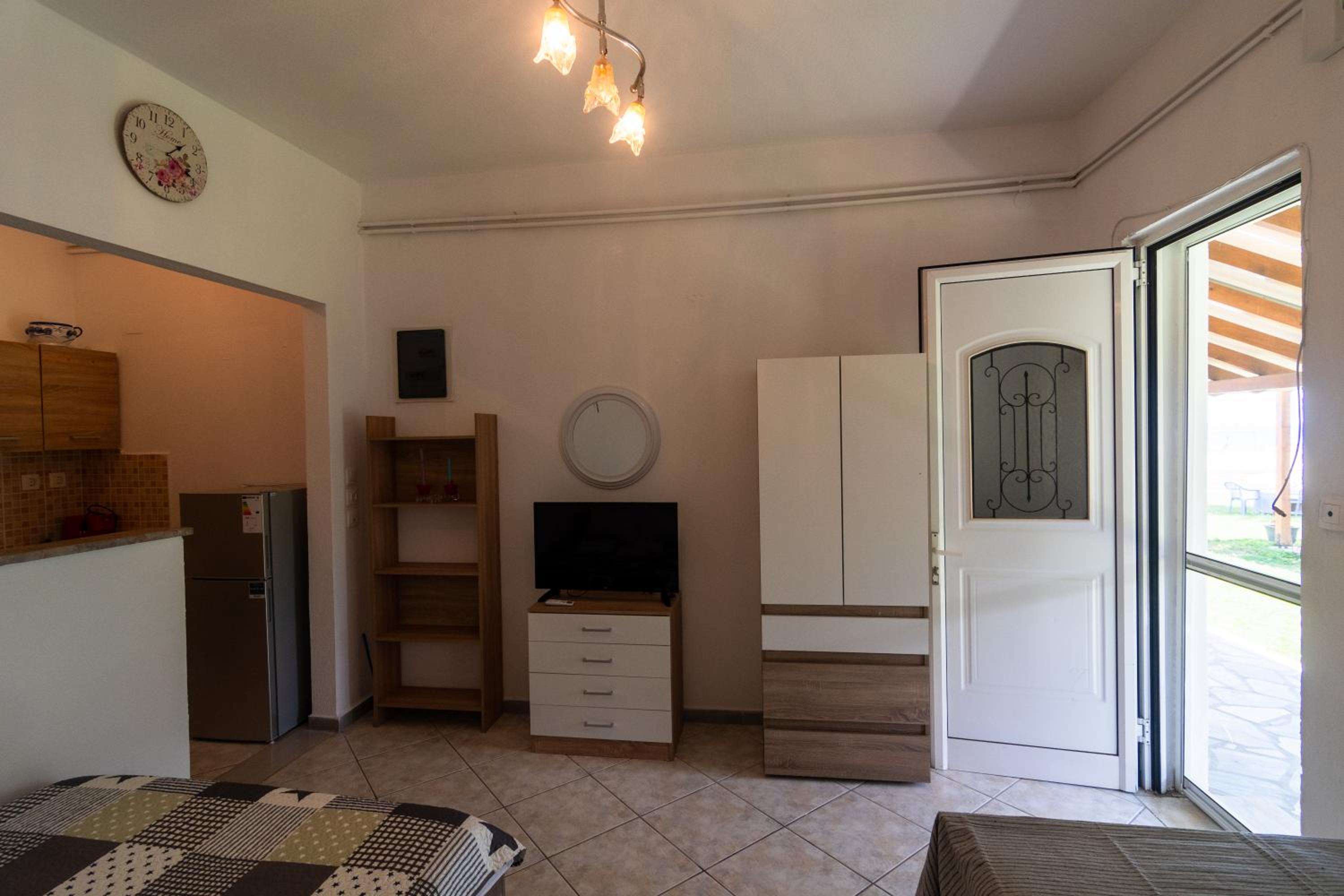 One-Bedroom House photo 1