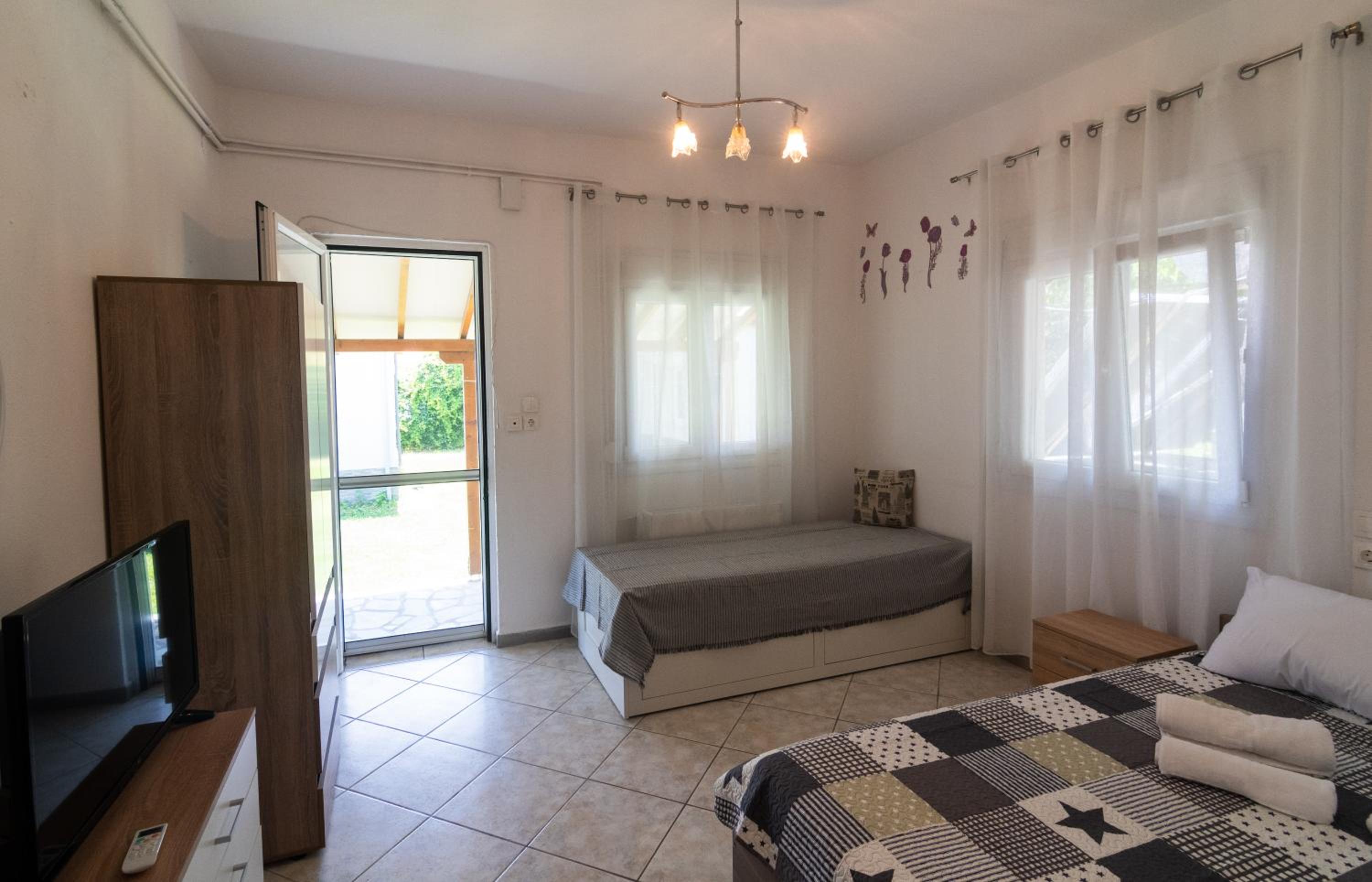 One-Bedroom House photo 3