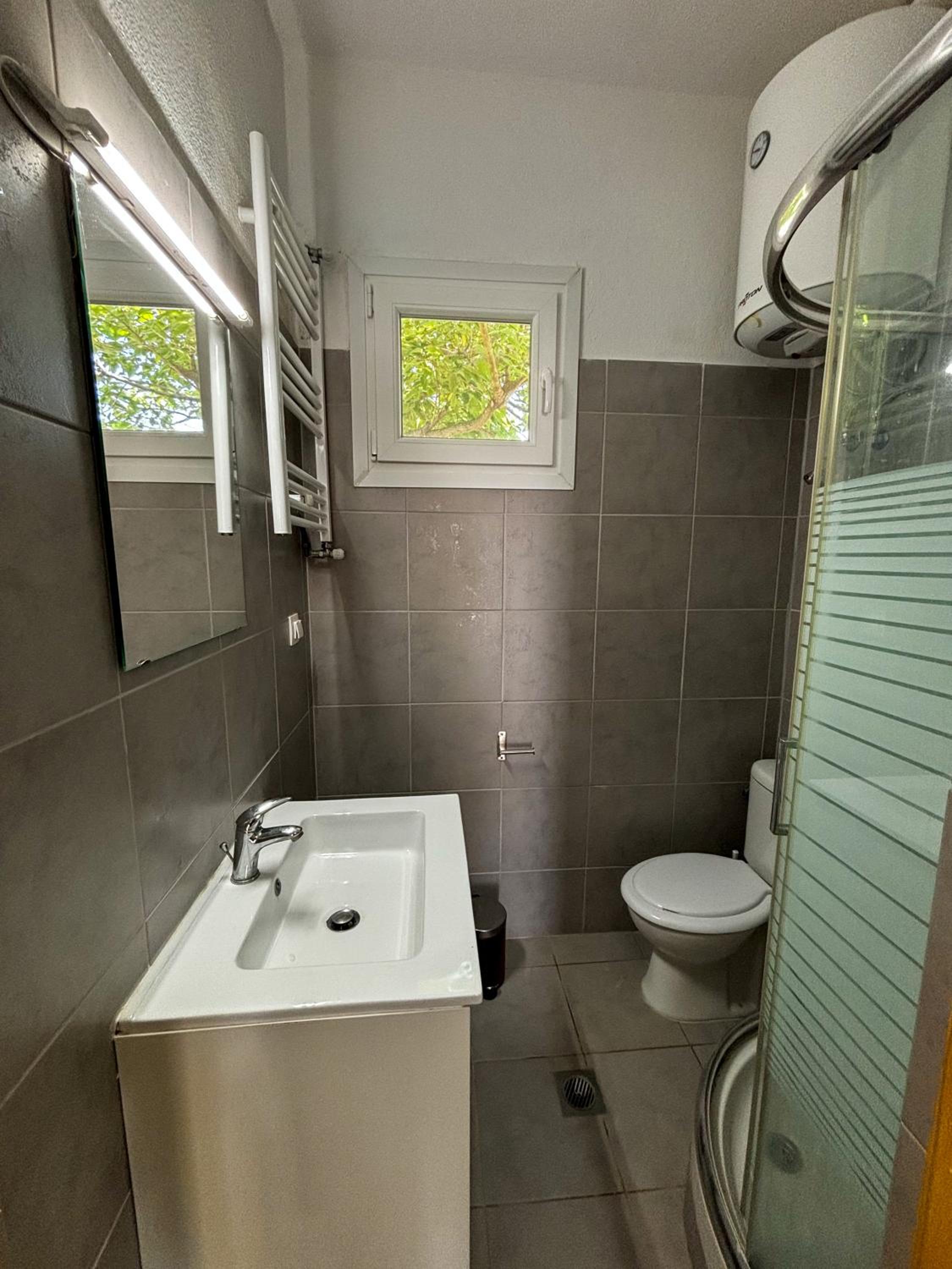 One-Bedroom House photo 2