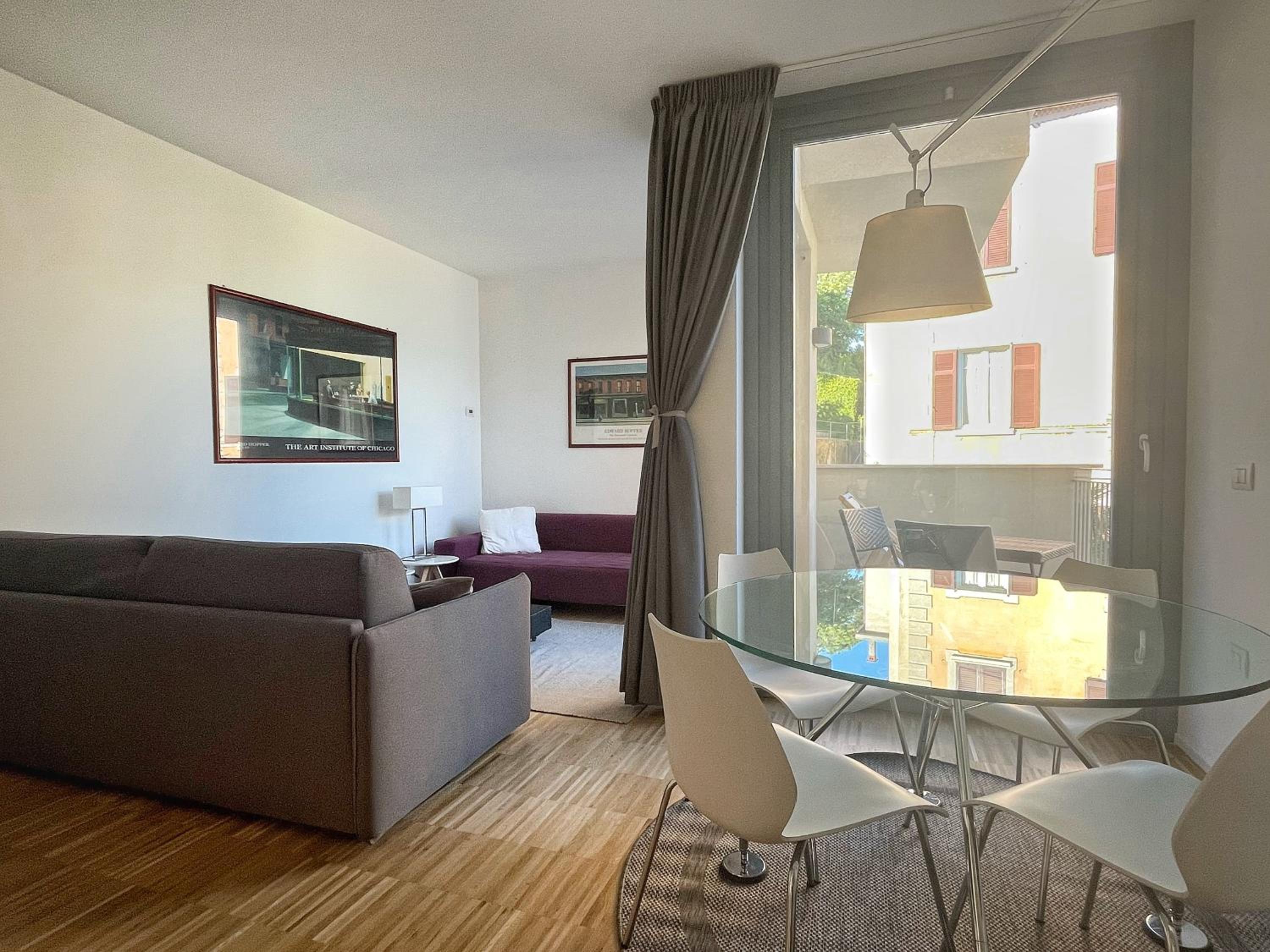 Deluxe One-Bedroom Apartment