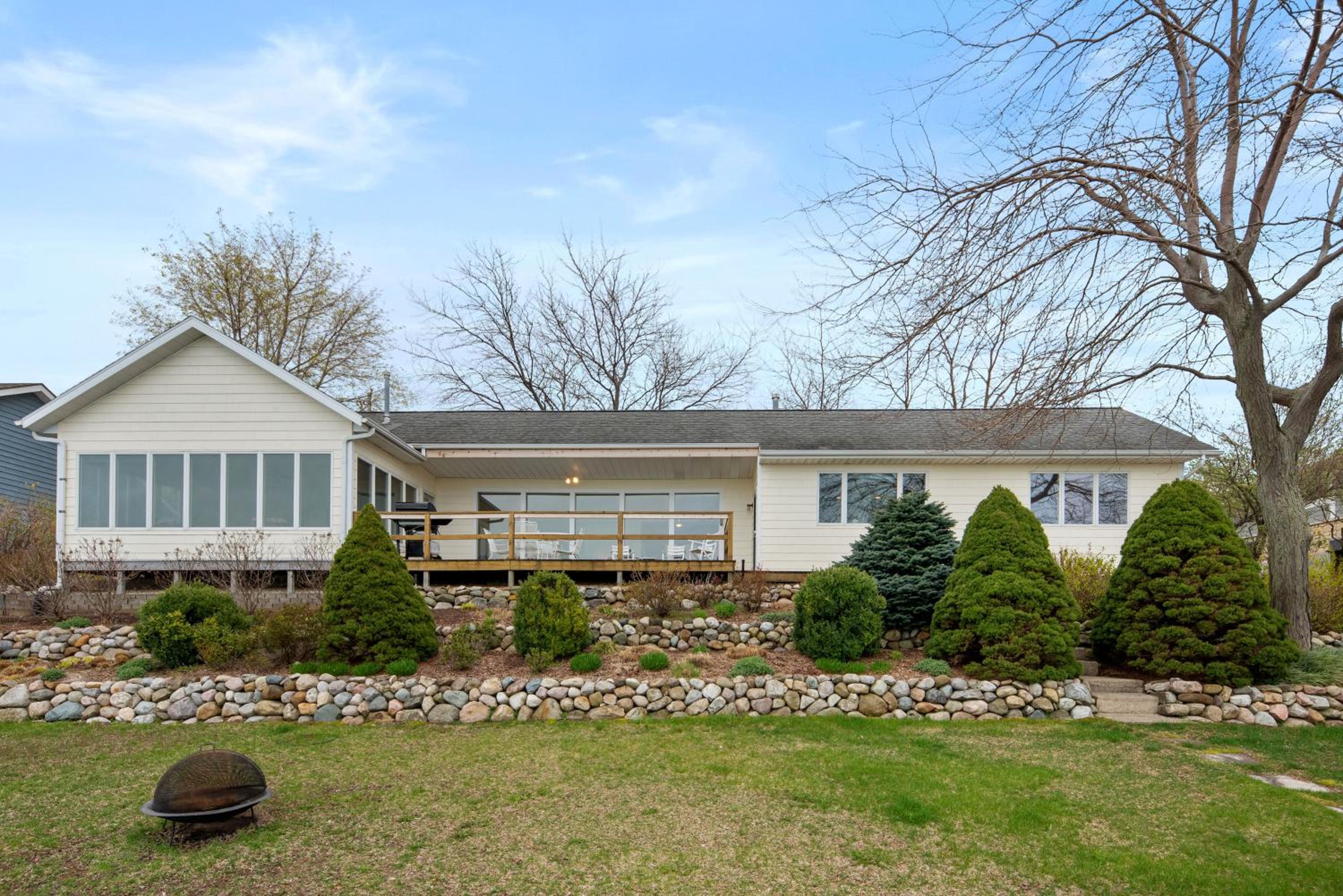 Three-Bedroom Vacation Home  photo 2