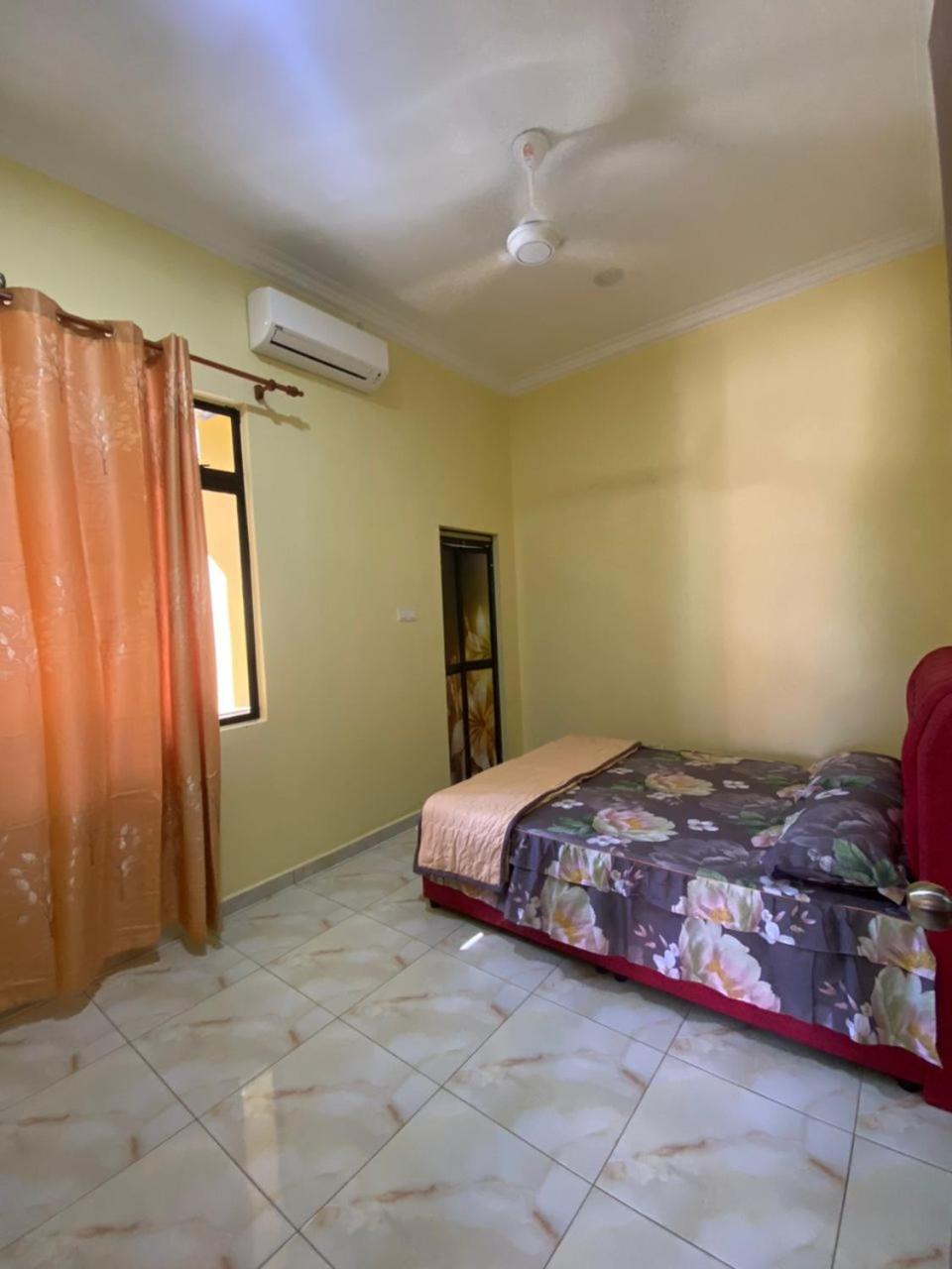 Three-Bedroom House photo 2