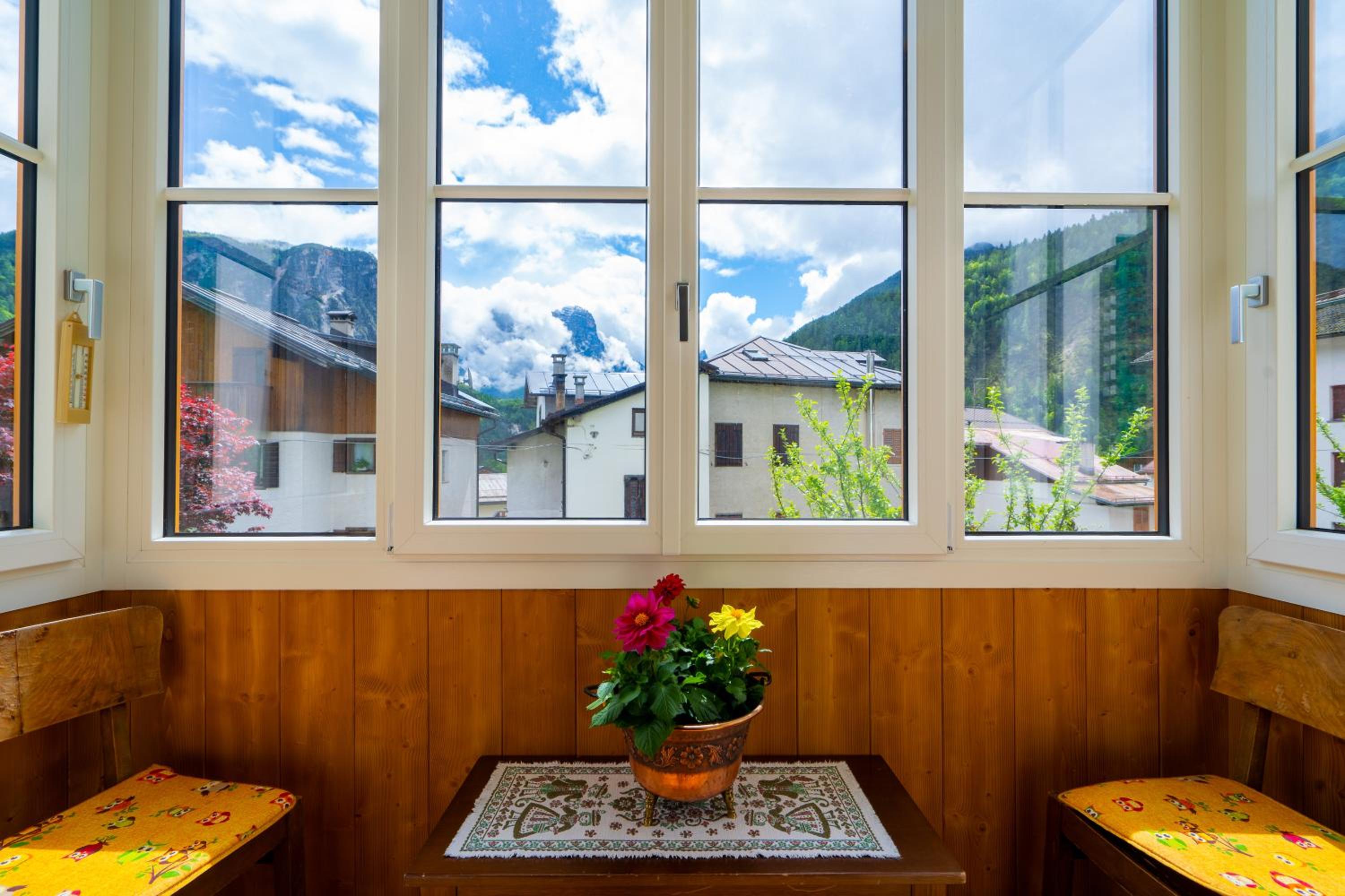 Apartment with Mountain View photo 3