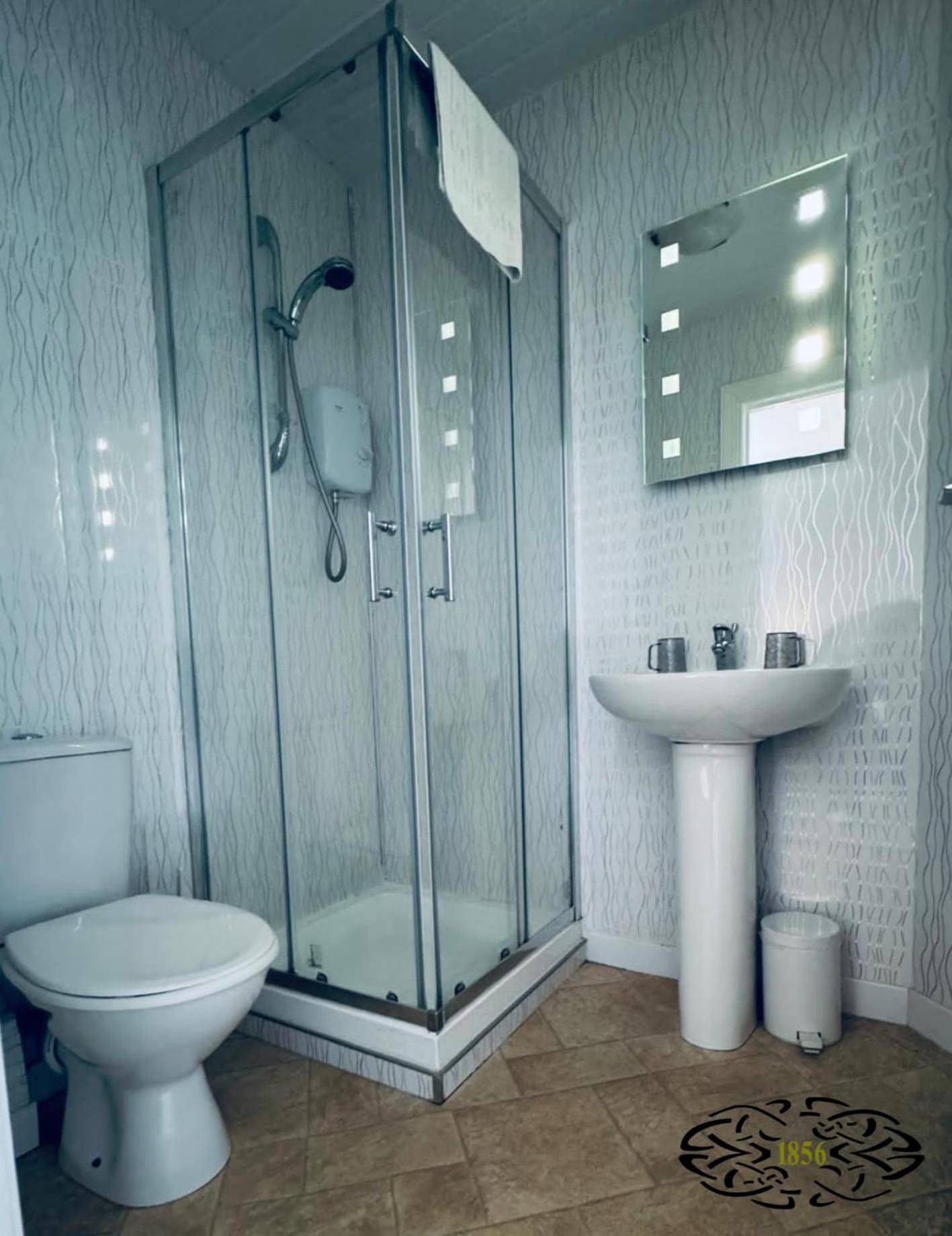 Budget Double Room - Photo 8