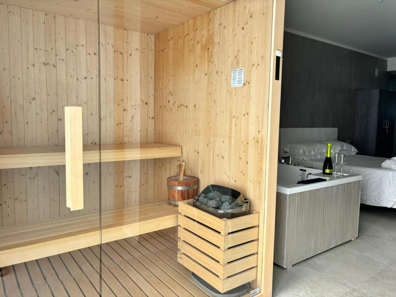 Suite with Hot Tub - Photo 11