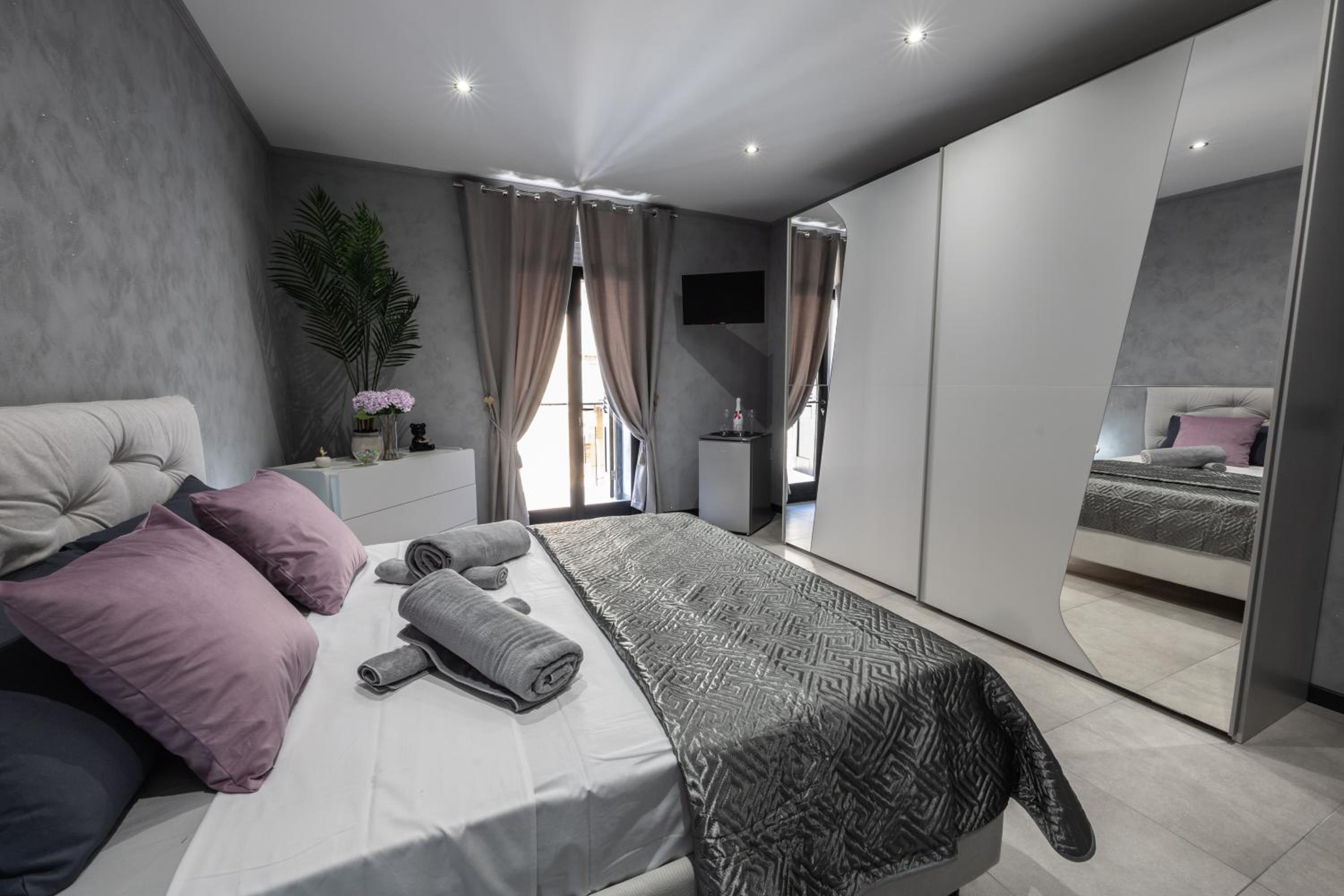 Double Room with Balcony and Sea View
