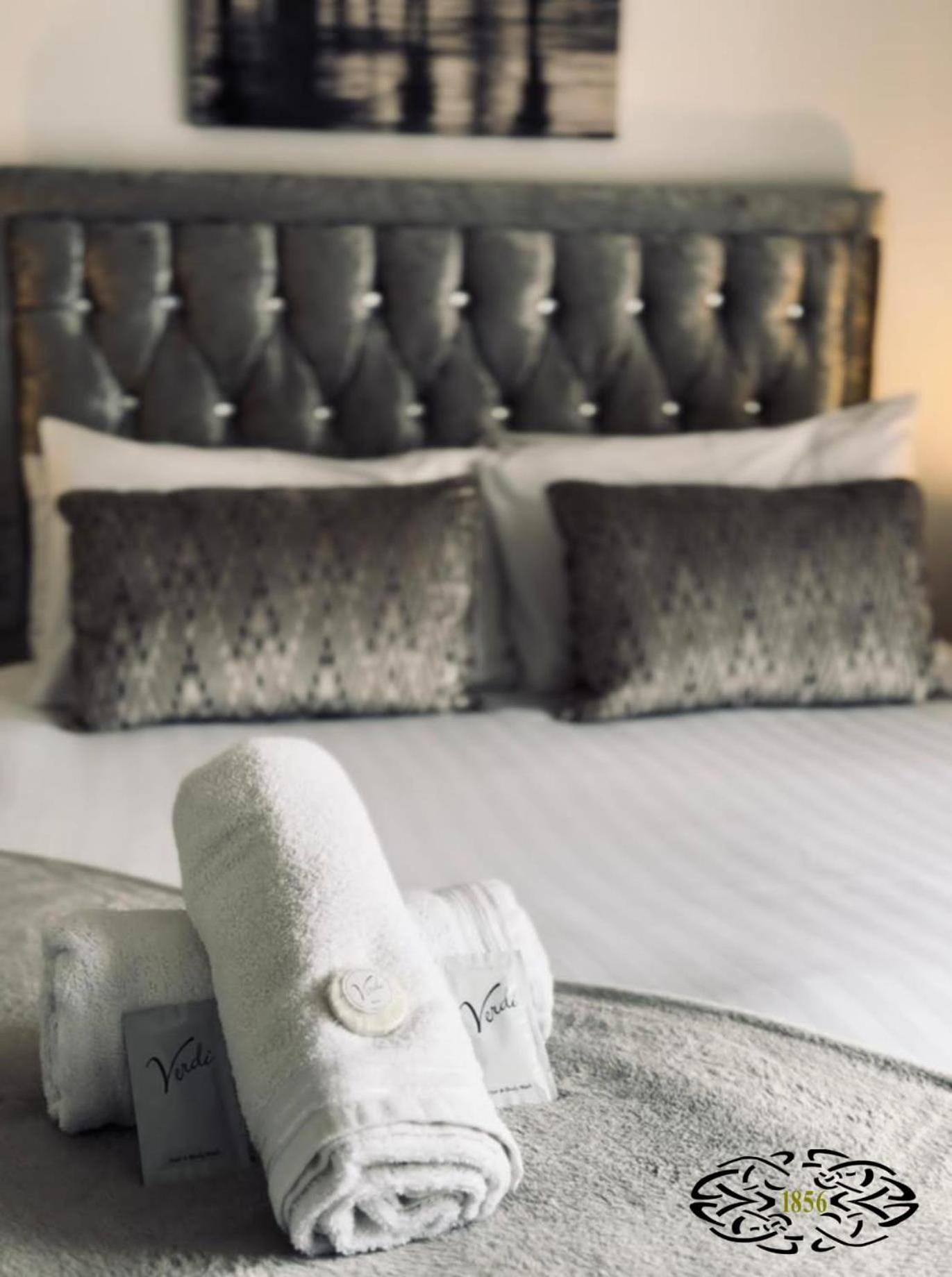Double or Twin Room - Photo 2