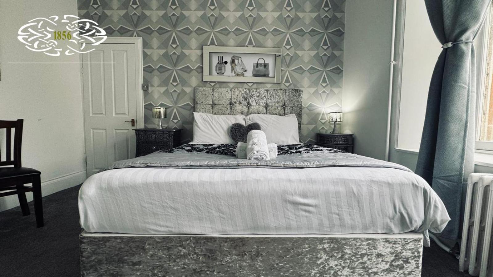 Double Room - Photo 12
