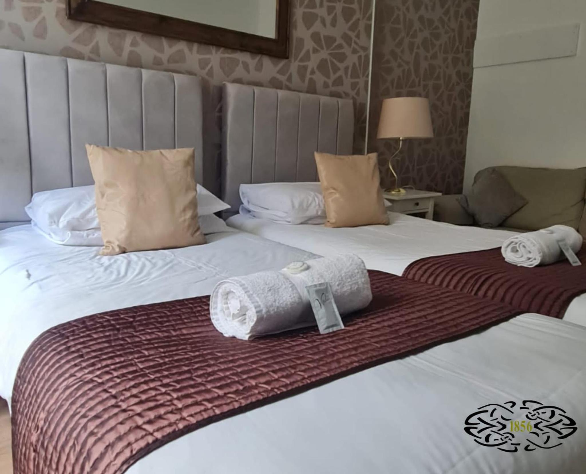 Double or Twin Room - Photo 3