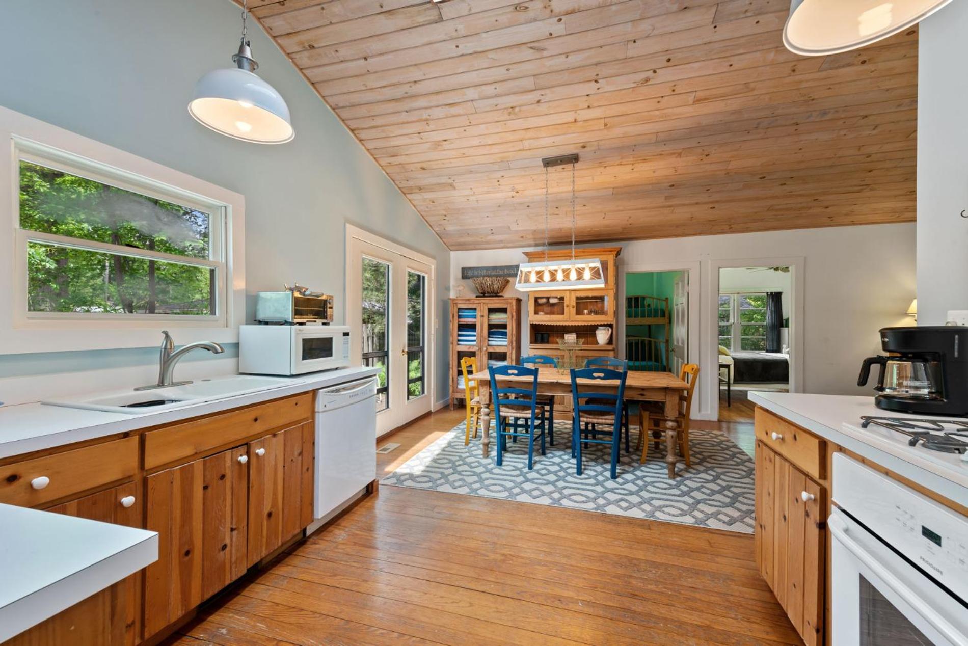 Three-Bedroom Vacation Home  photo 2