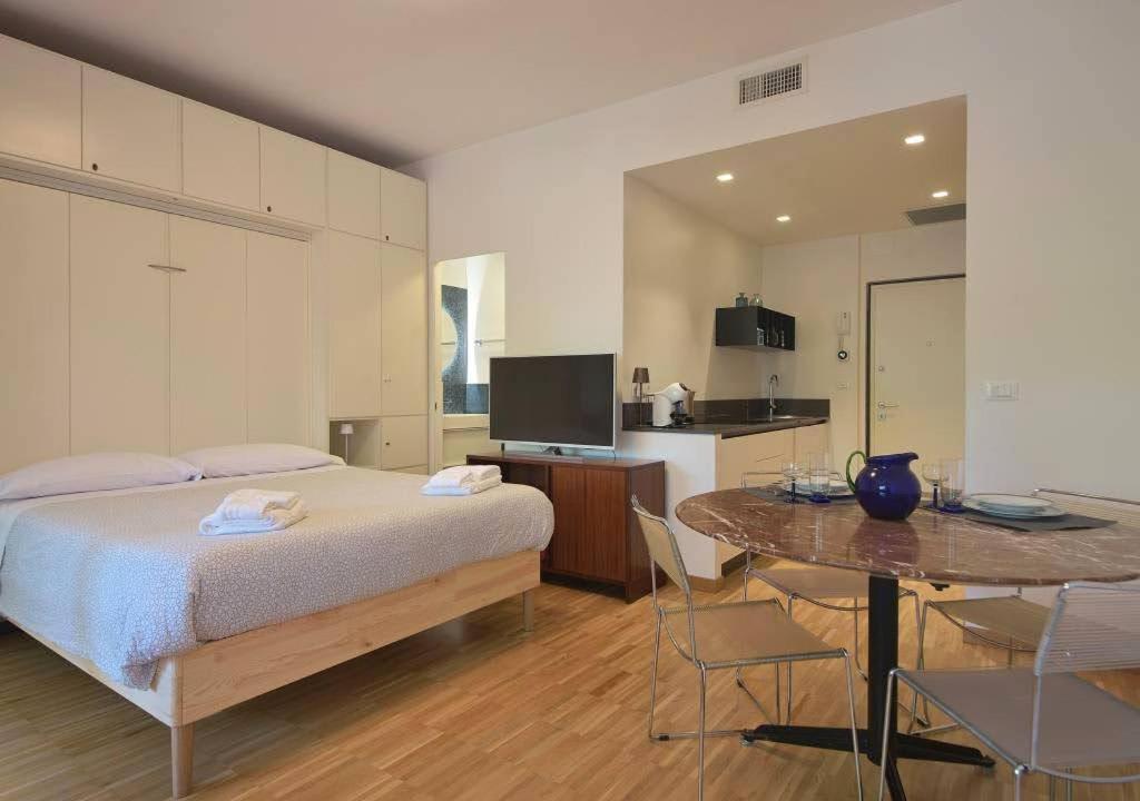 One-Bedroom Apartment - Photo 14