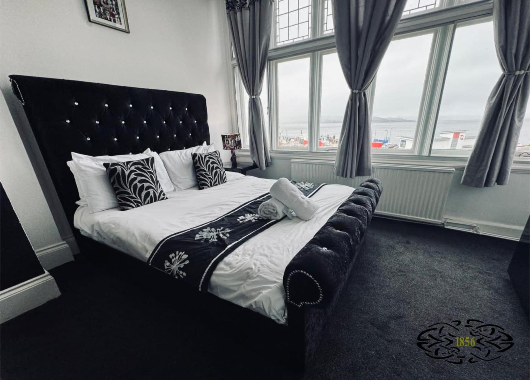 Double Room with Sea View - Photo 10