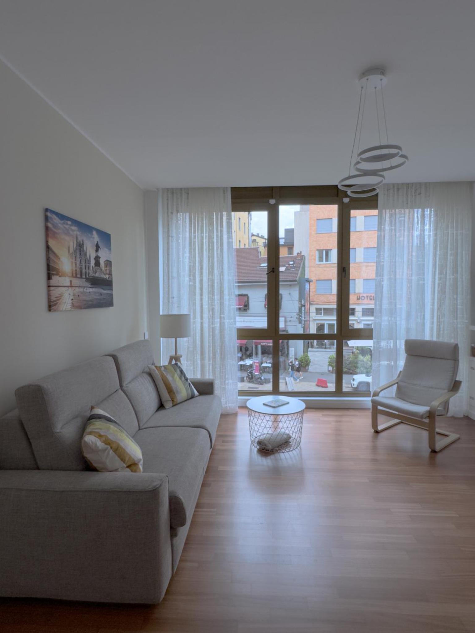 One-Bedroom Apartment with View
