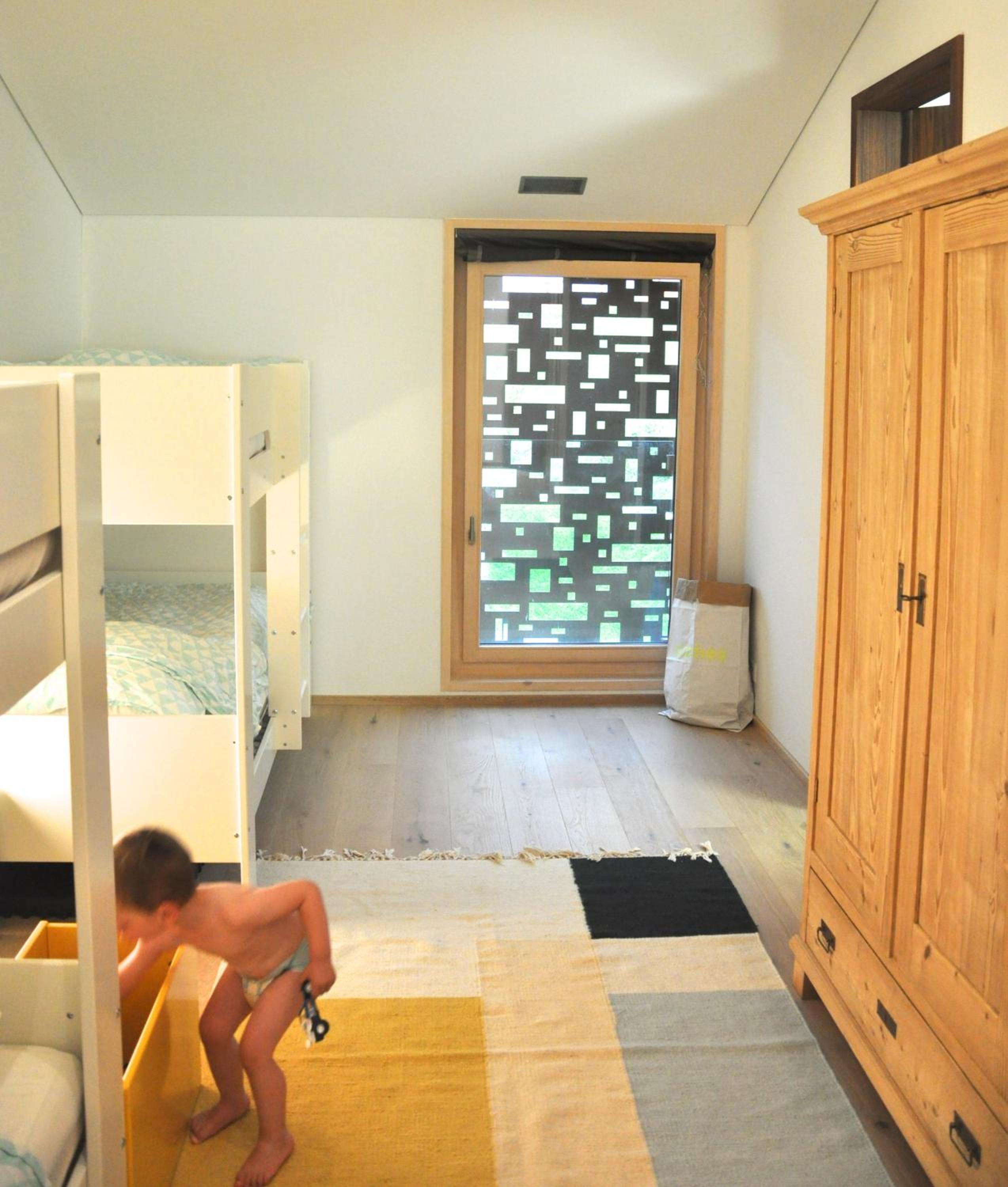 Three-Bedroom Apartment With Balcony And Mountain View   photo 3