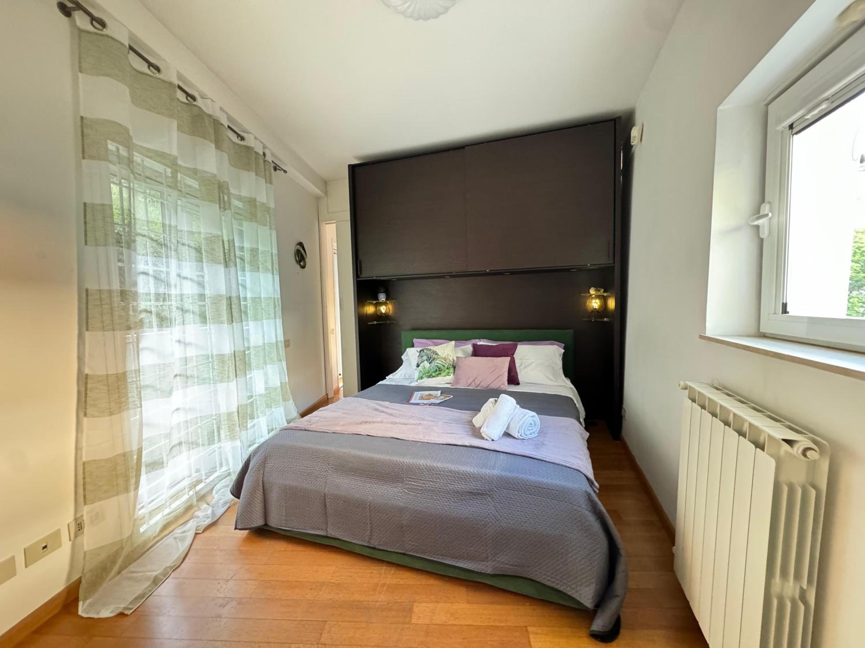 One-Bedroom Apartment - City View