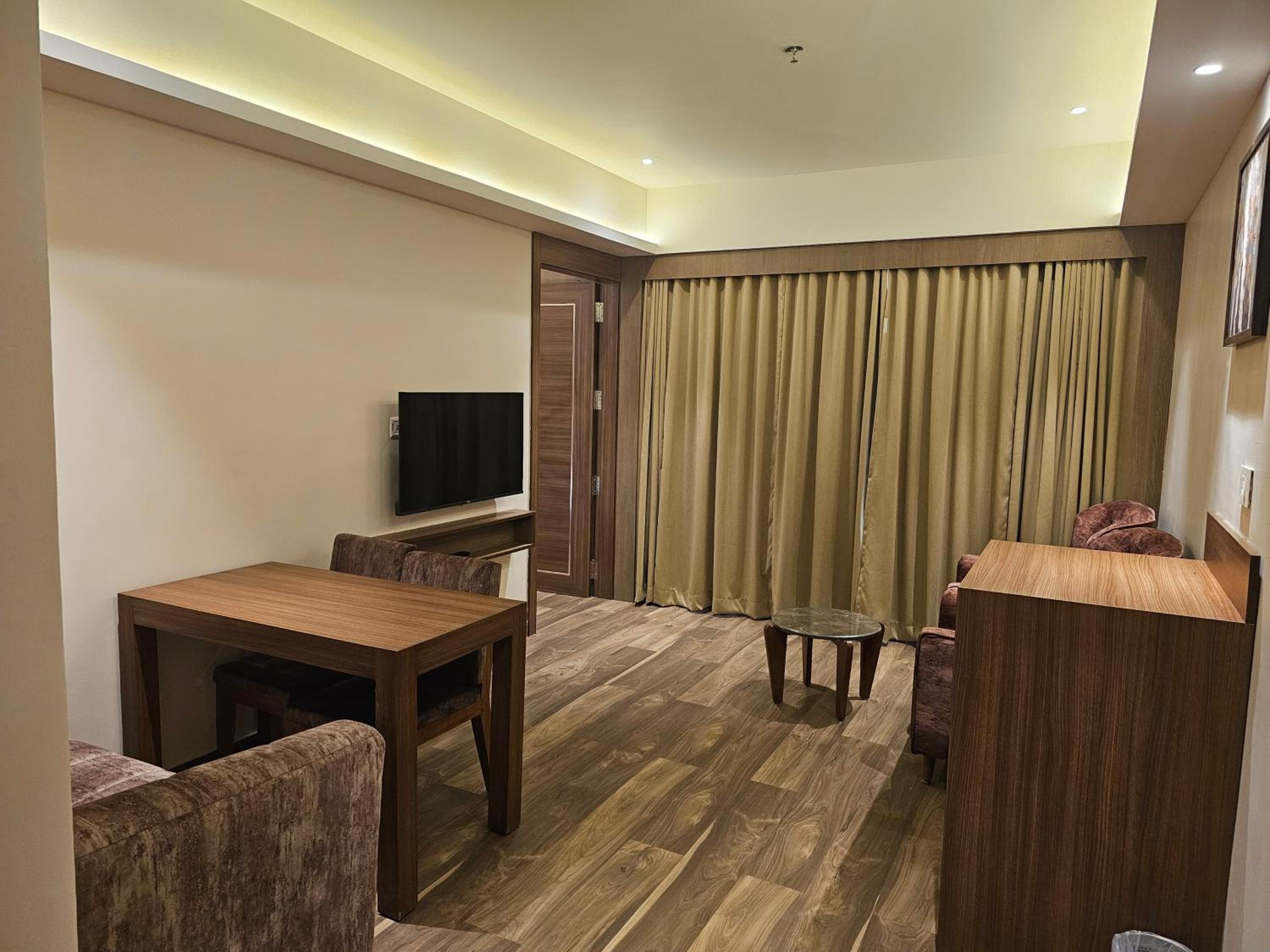 Suite with City View photo 2