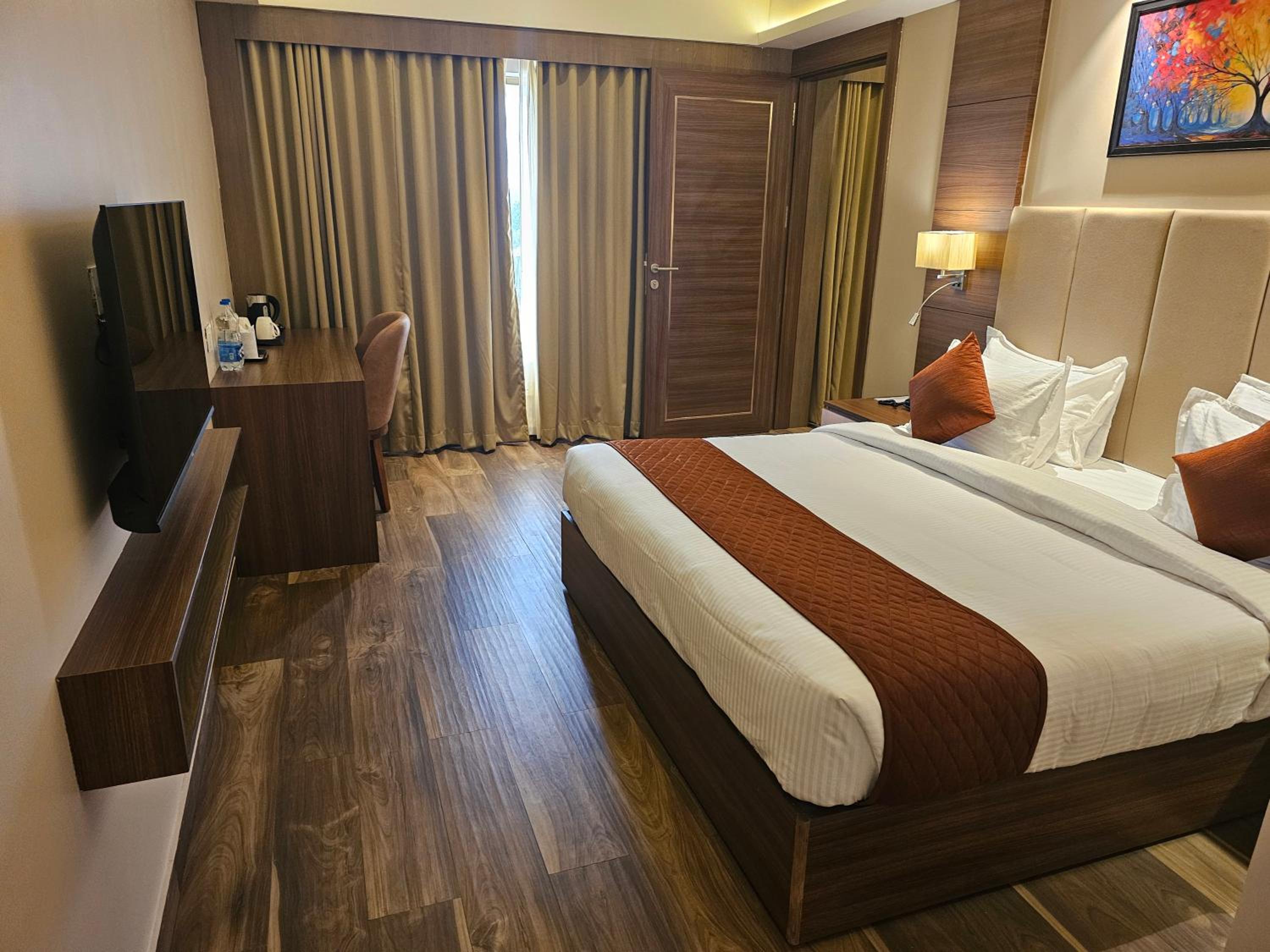 Suite with City View photo 3