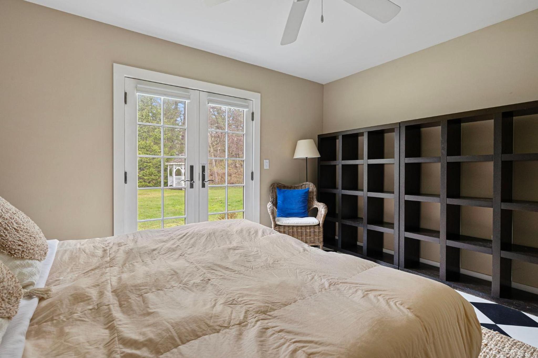 Seven-Bedroom House photo 1