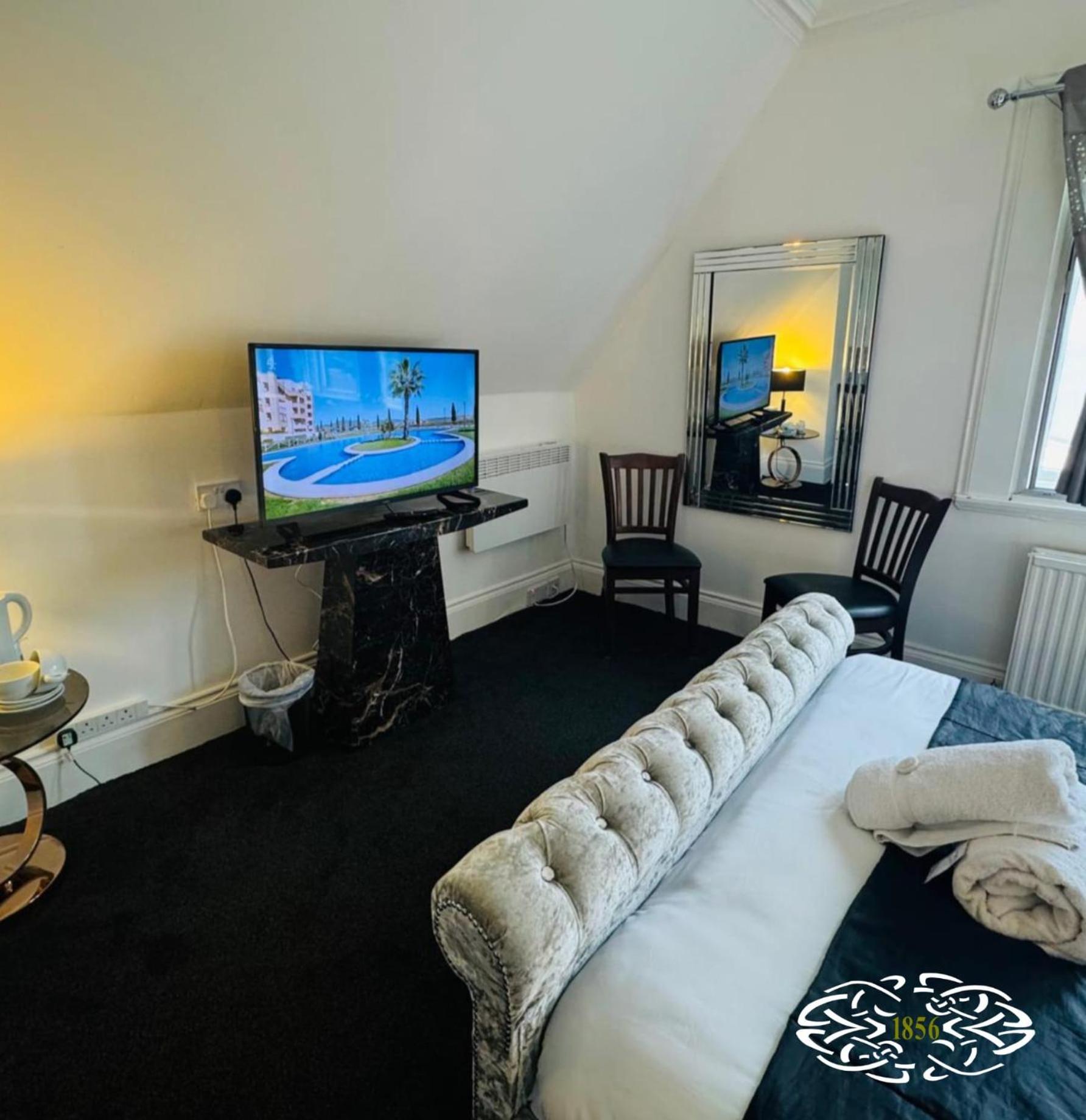 Family Room with Sea View - Photo 4