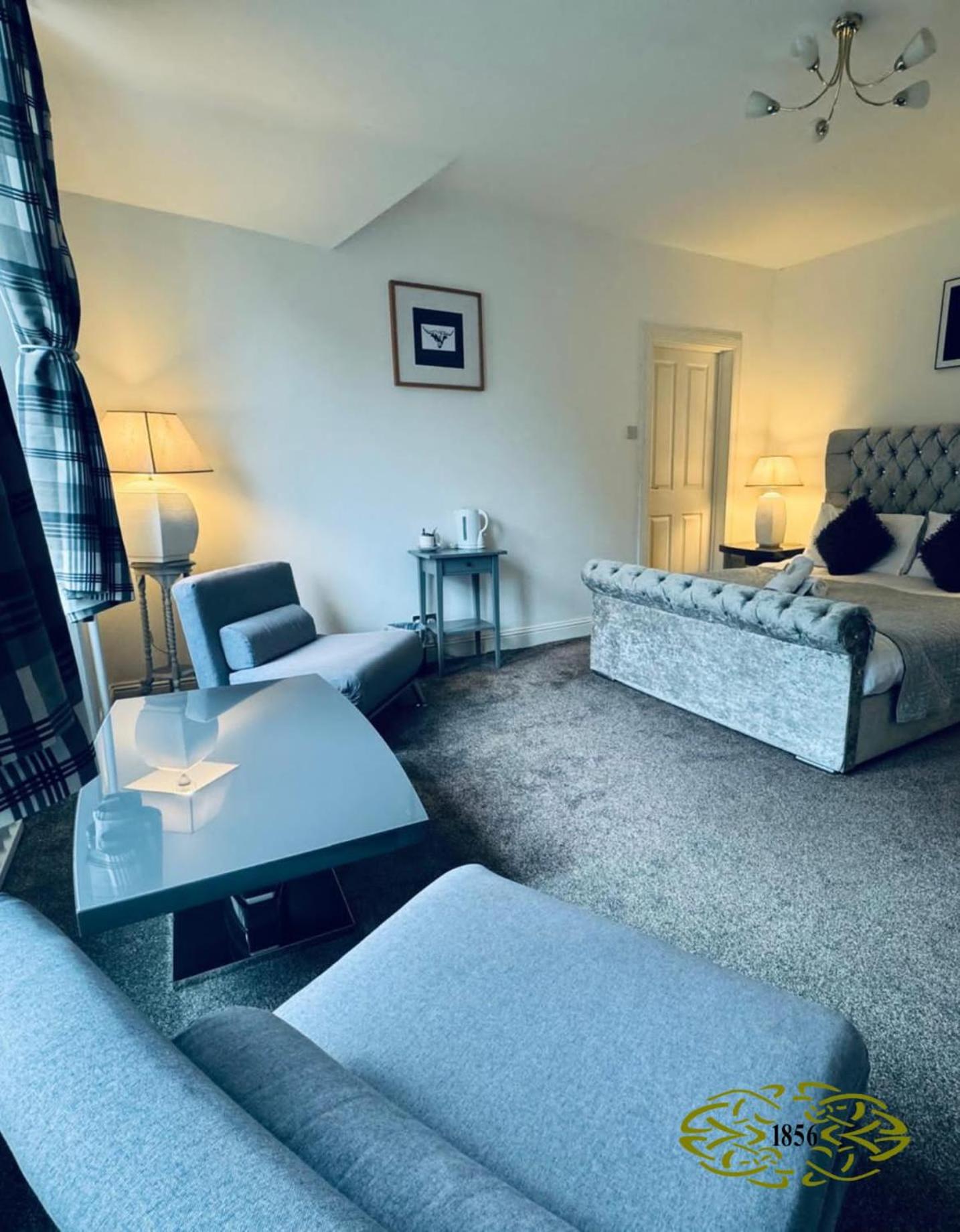 Double Room - Photo 16