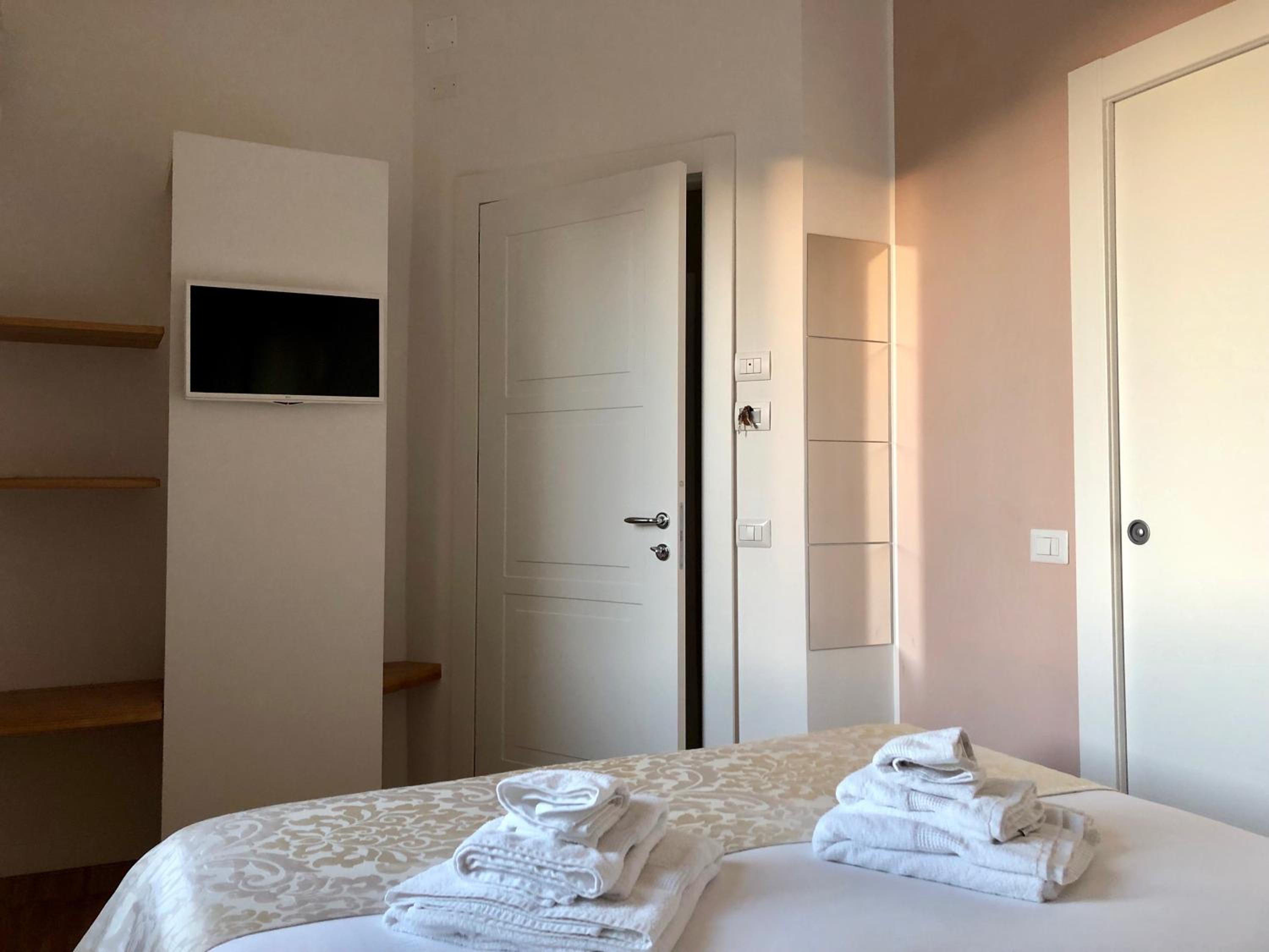 Small Double Room - Photo 1