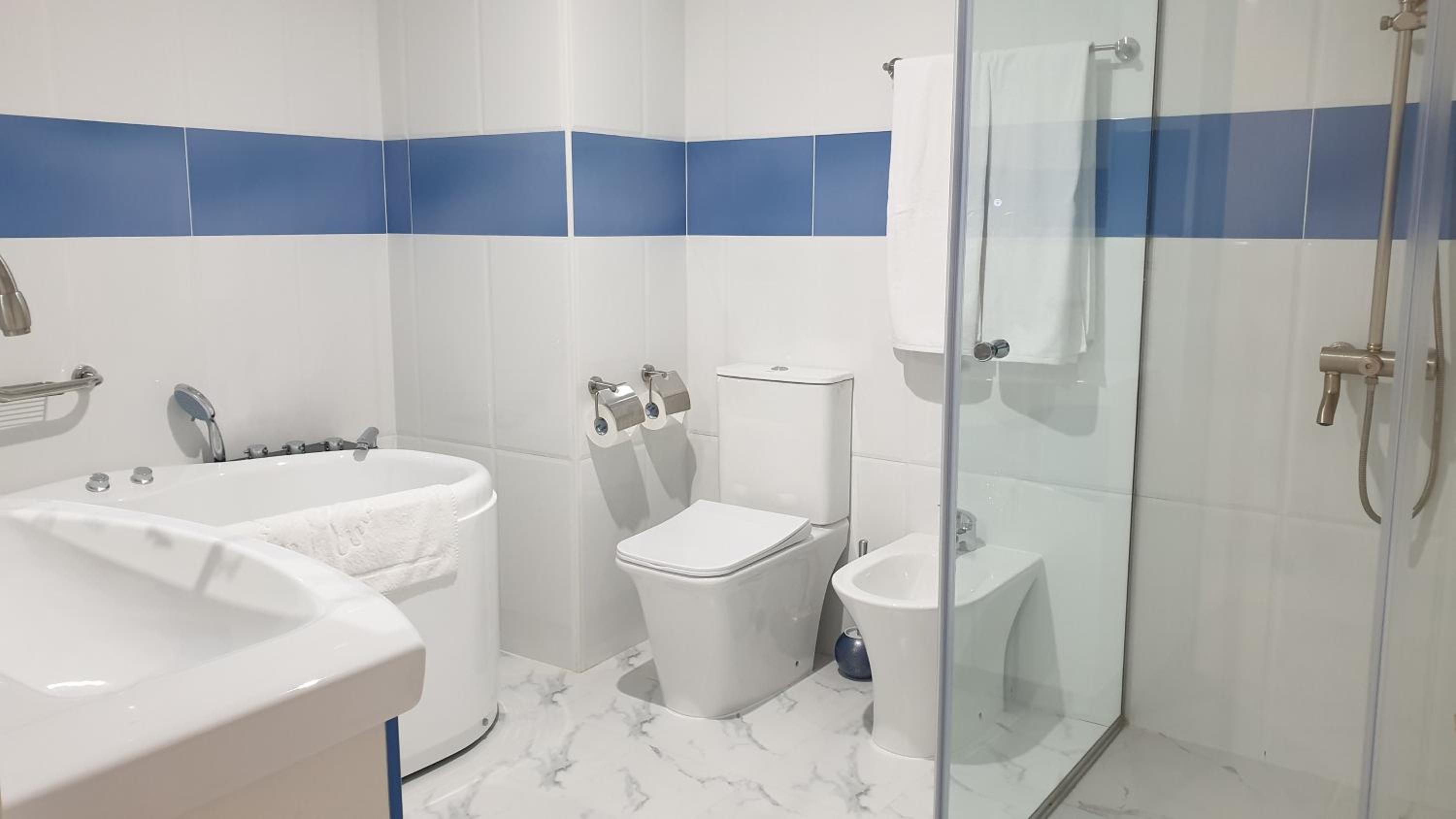 Deluxe Family Suite photo 3