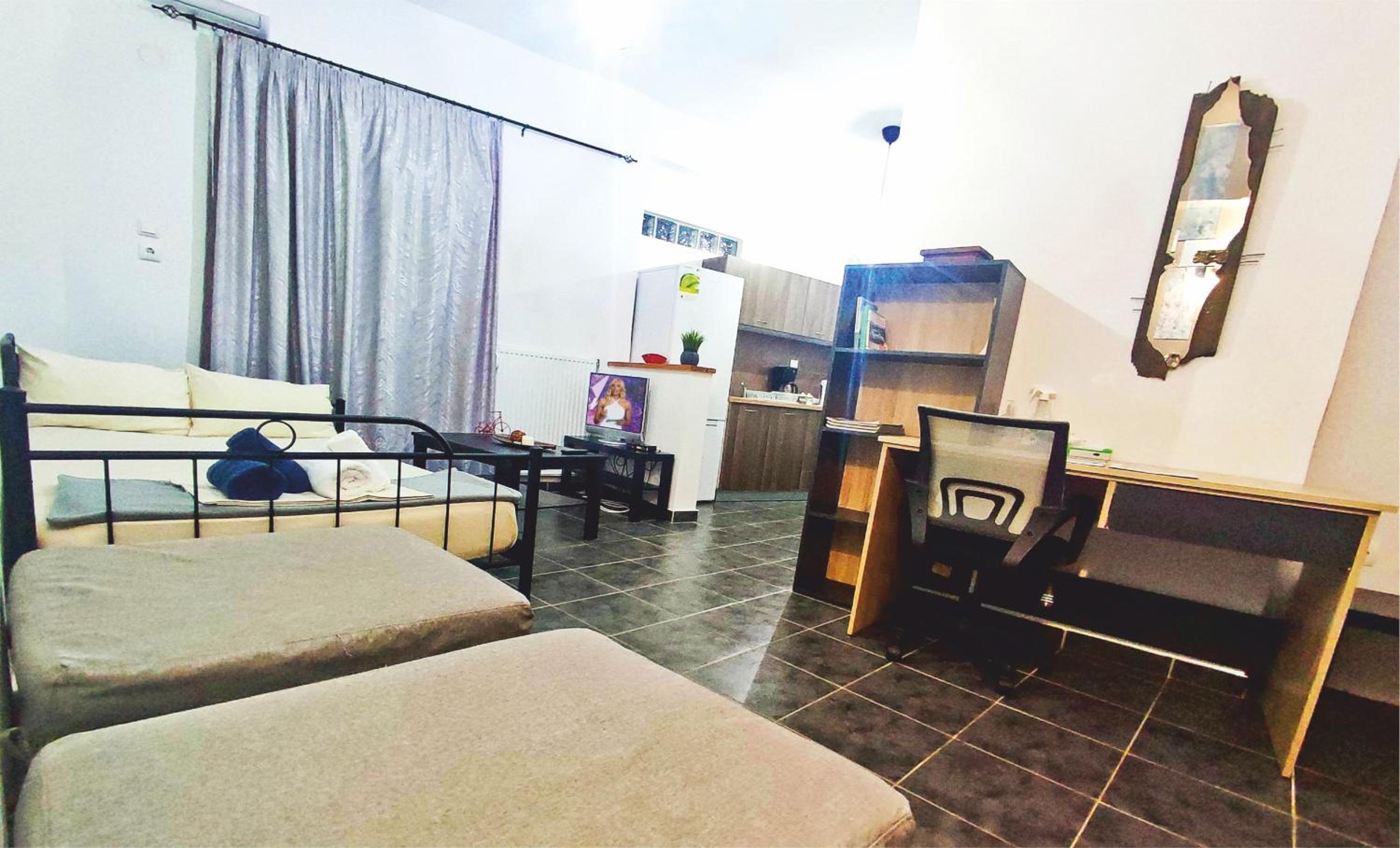 One-Bedroom Apartment - Photo 21