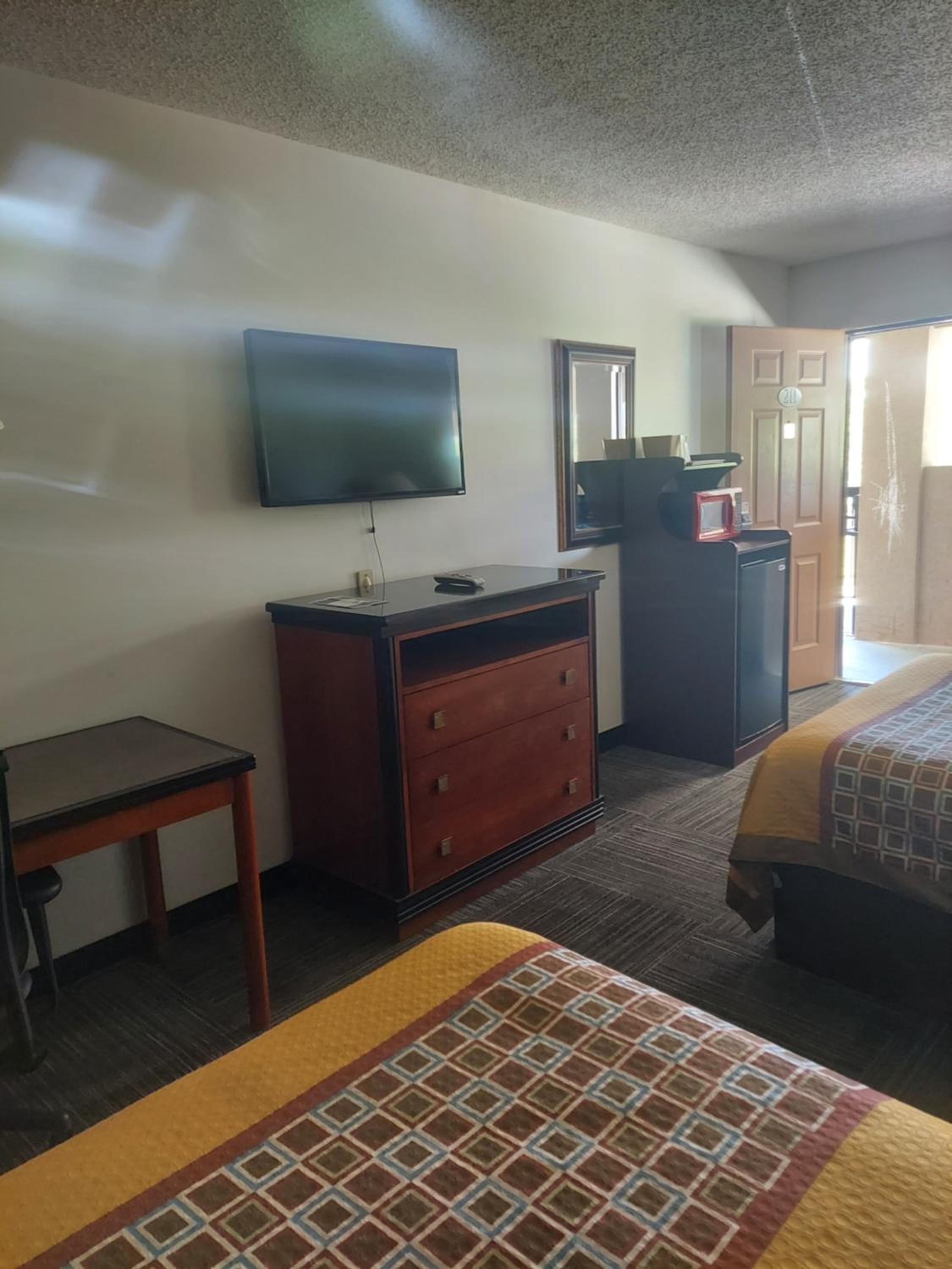 Double Room with Two Double Beds - Photo 3