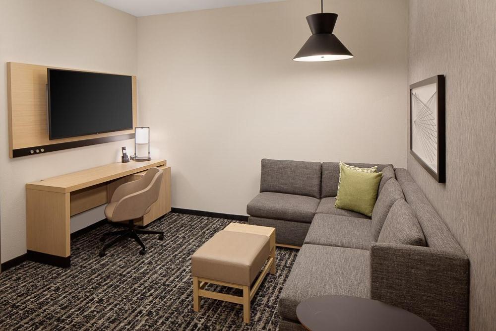 One-Bedroom King Suite with Sofa Bed - Photo 2