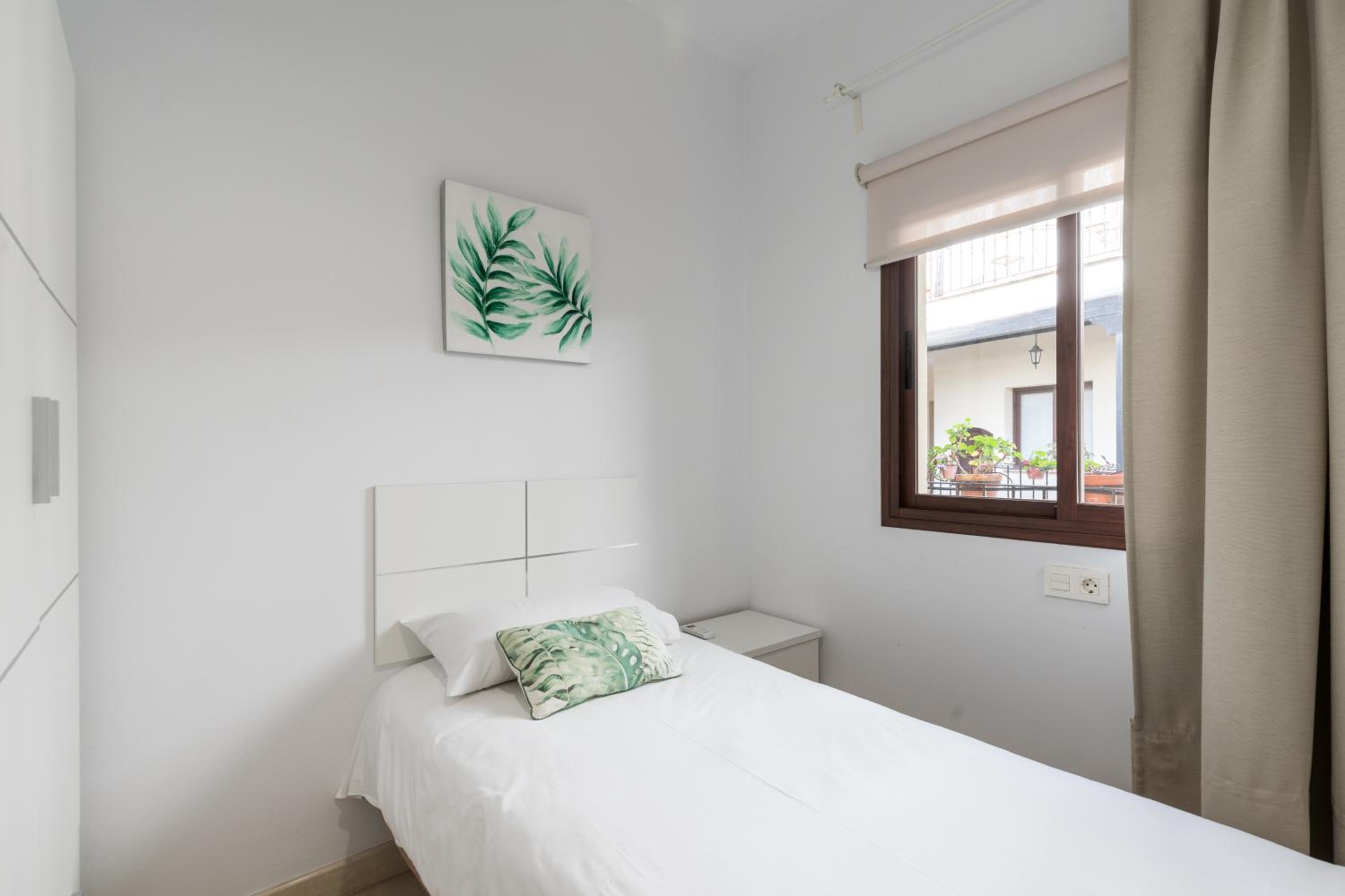 Superior One-Bedroom Apartment - Photo 11