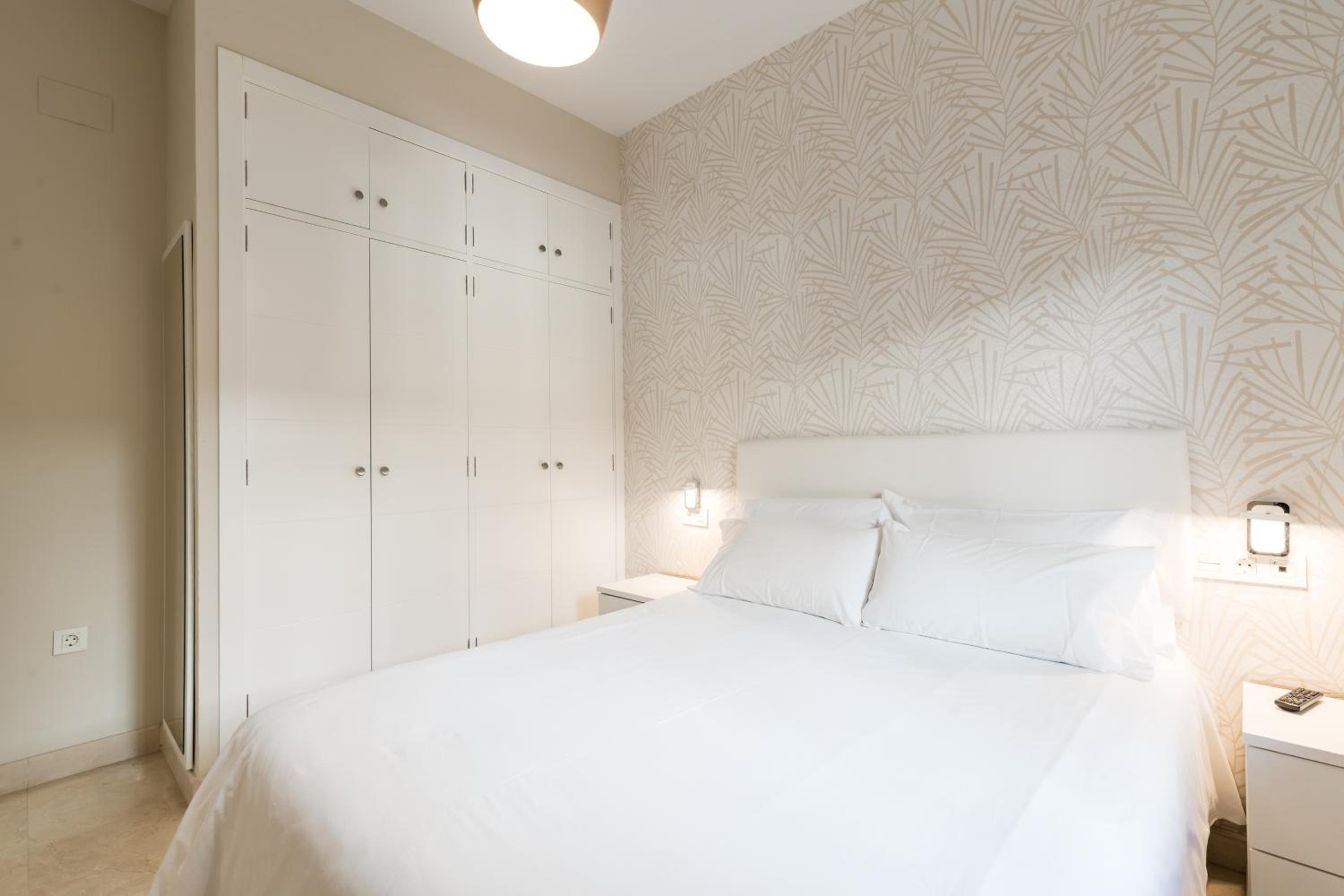 Superior One-Bedroom Apartment - Photo 7