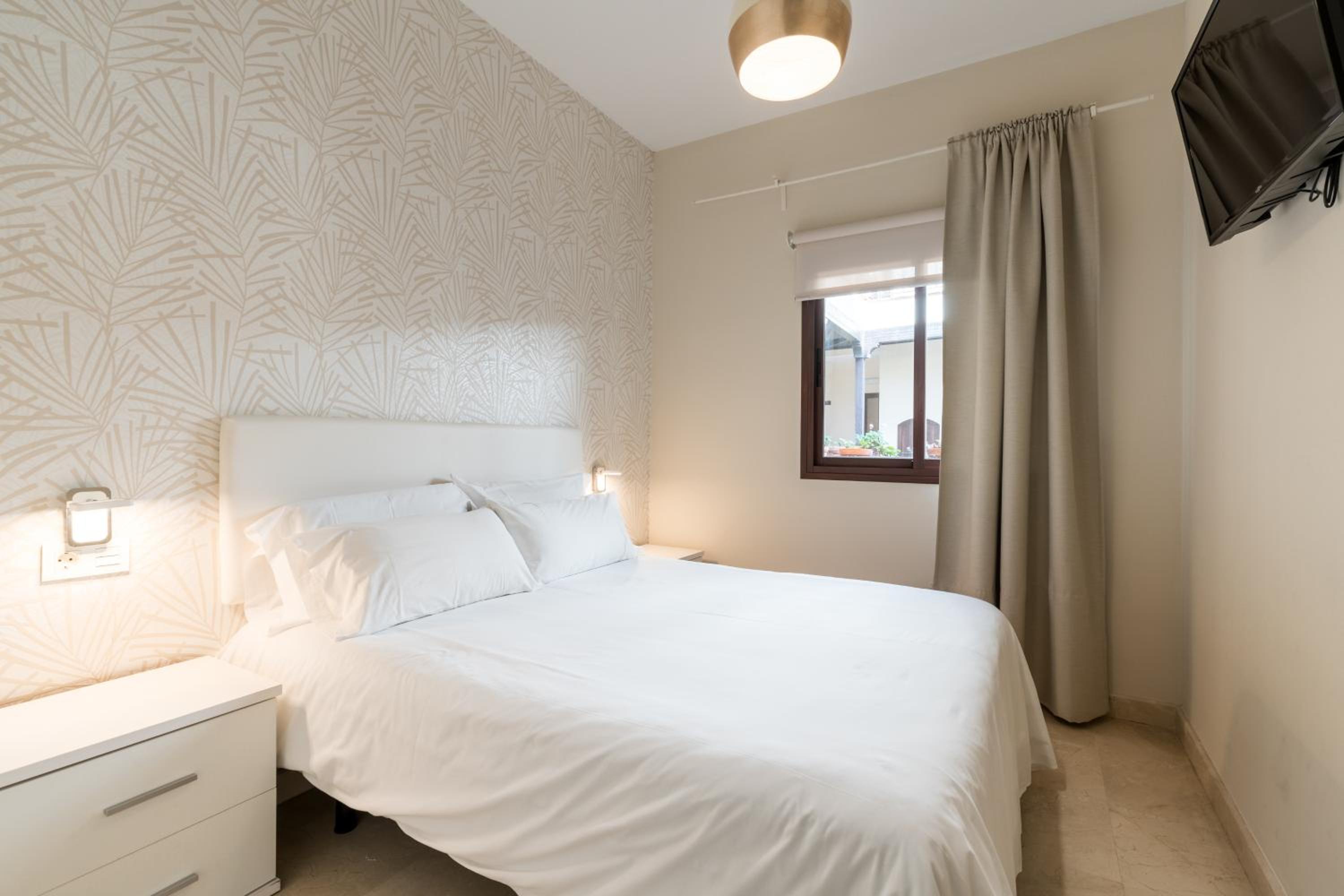 Superior One-Bedroom Apartment - Photo 9