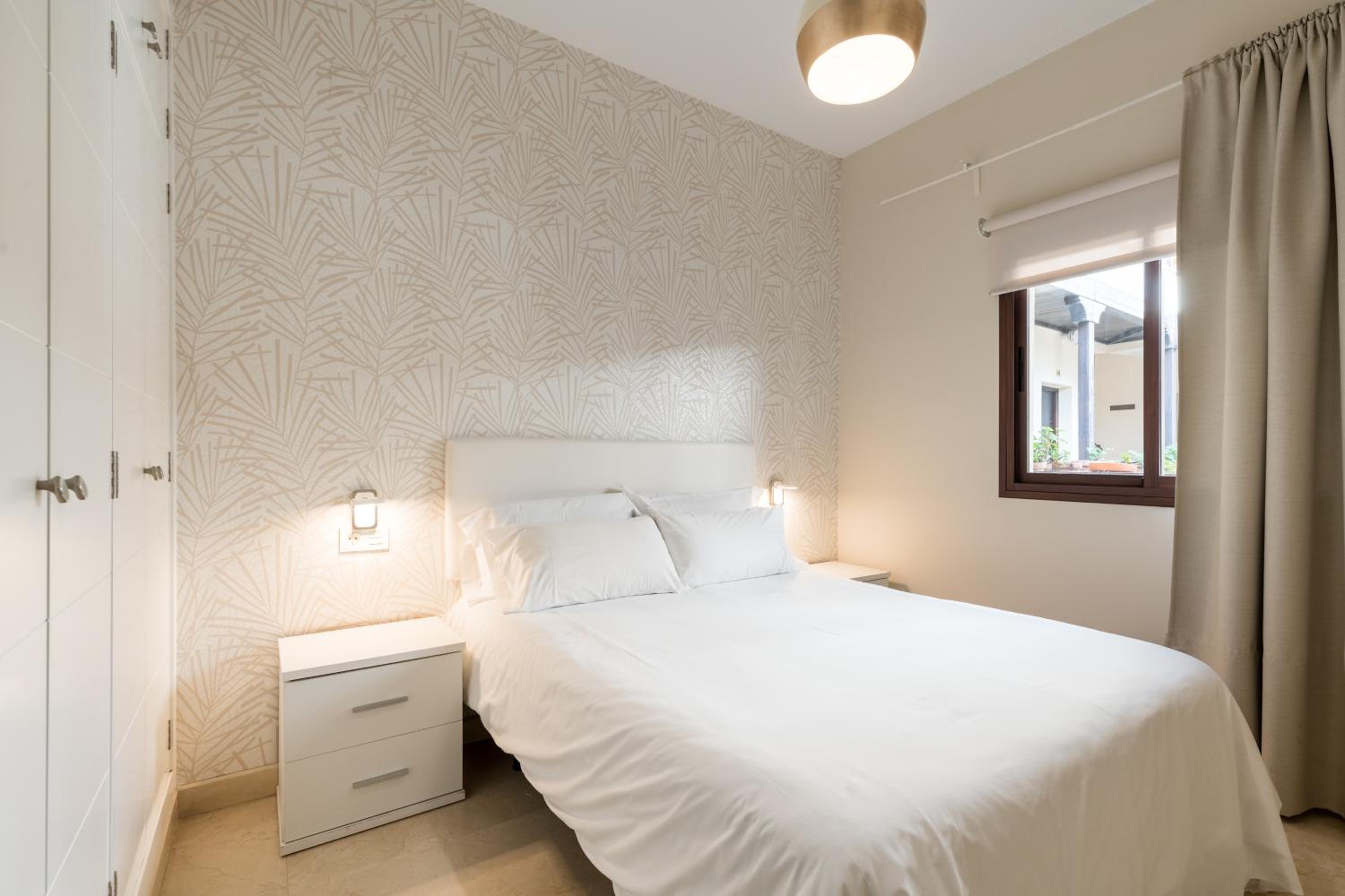 Superior One-Bedroom Apartment - Photo 10