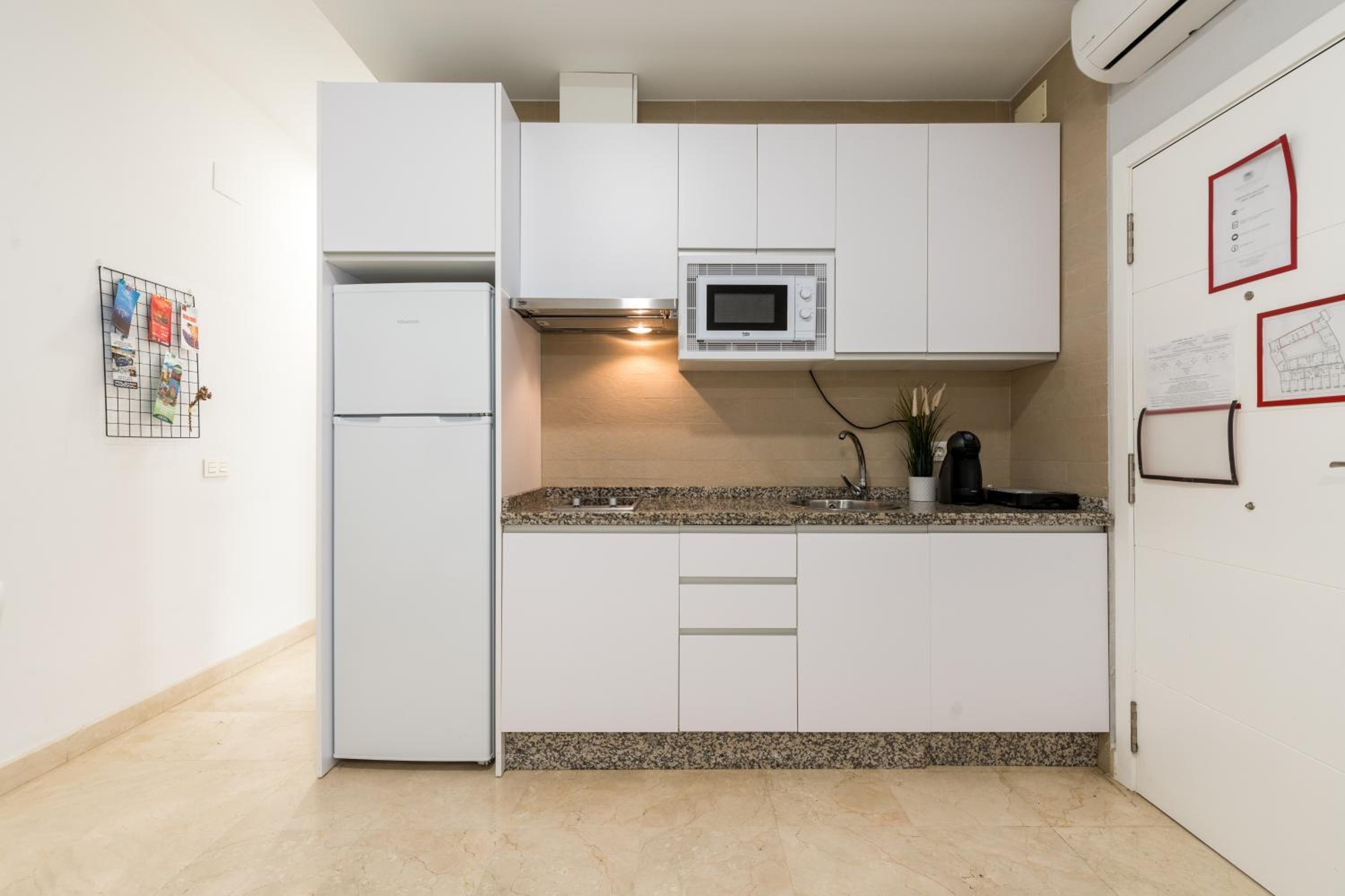 Superior One-Bedroom Apartment - Photo 20
