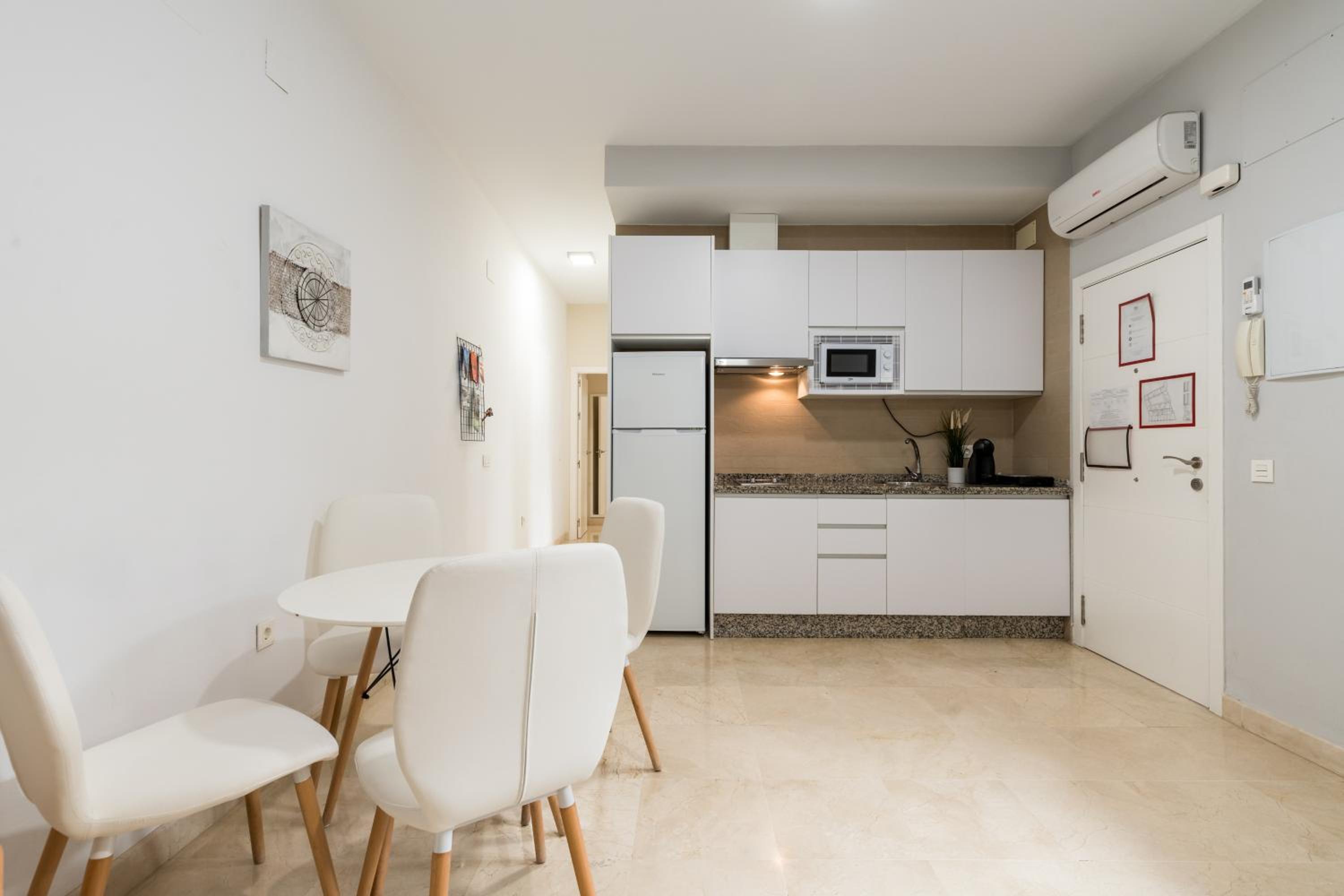 Superior One-Bedroom Apartment - Photo 34