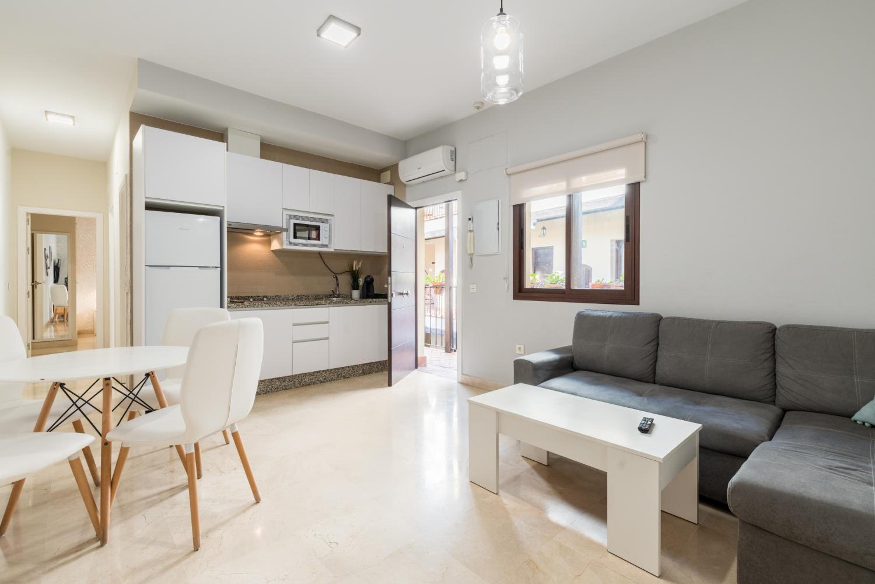 Superior One-Bedroom Apartment - Photo 36