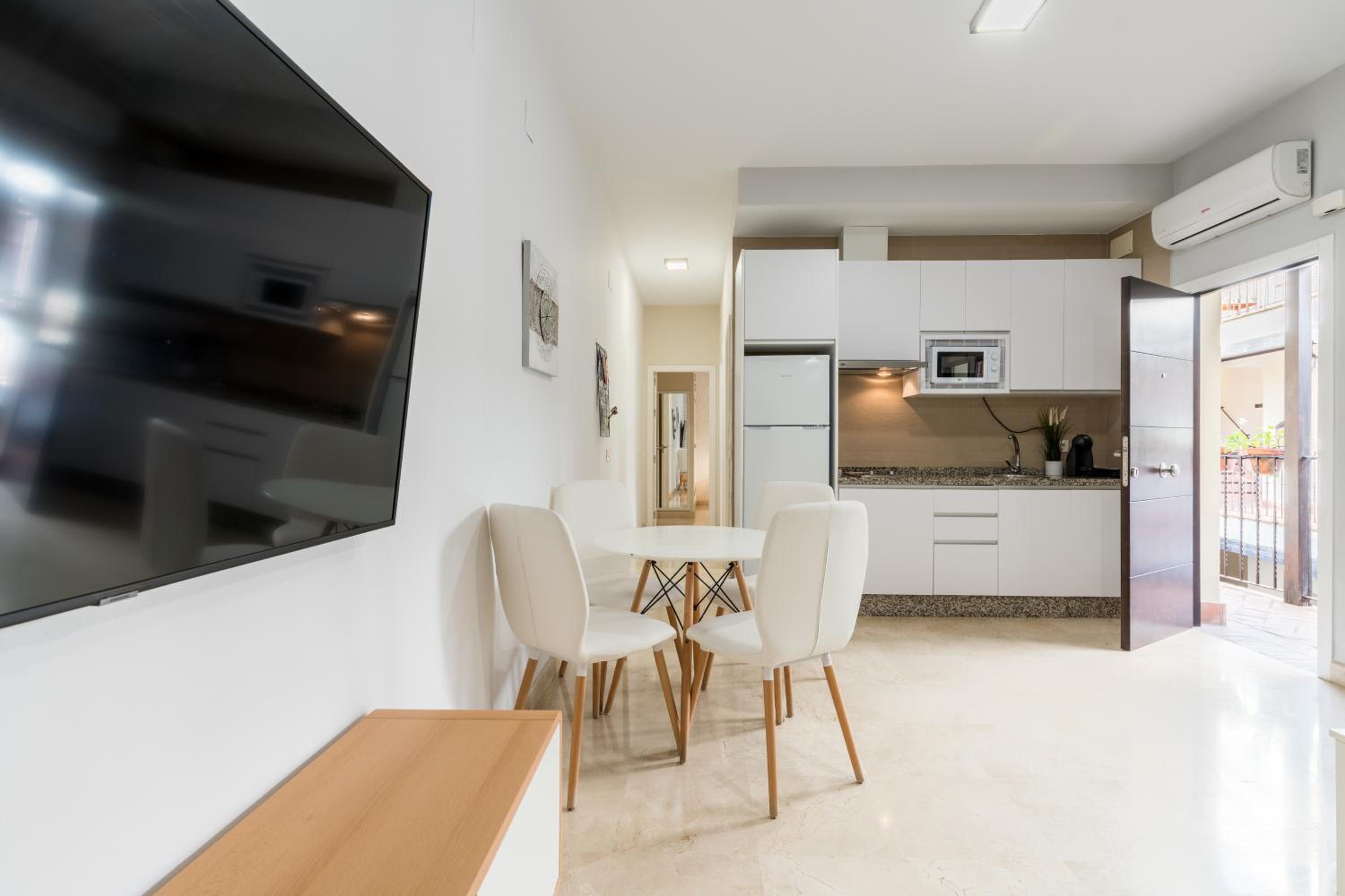 Superior One-Bedroom Apartment - Photo 35
