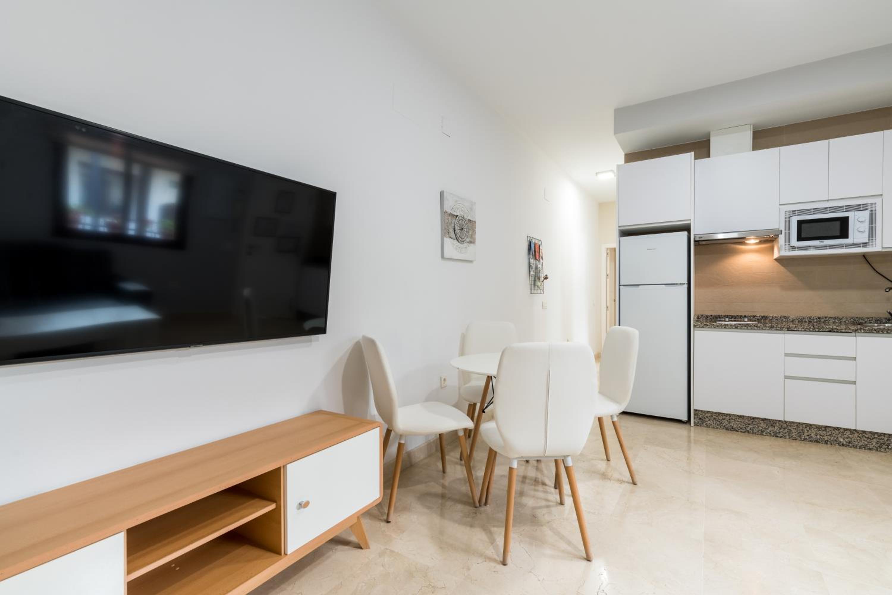 Superior One-Bedroom Apartment - Photo 38