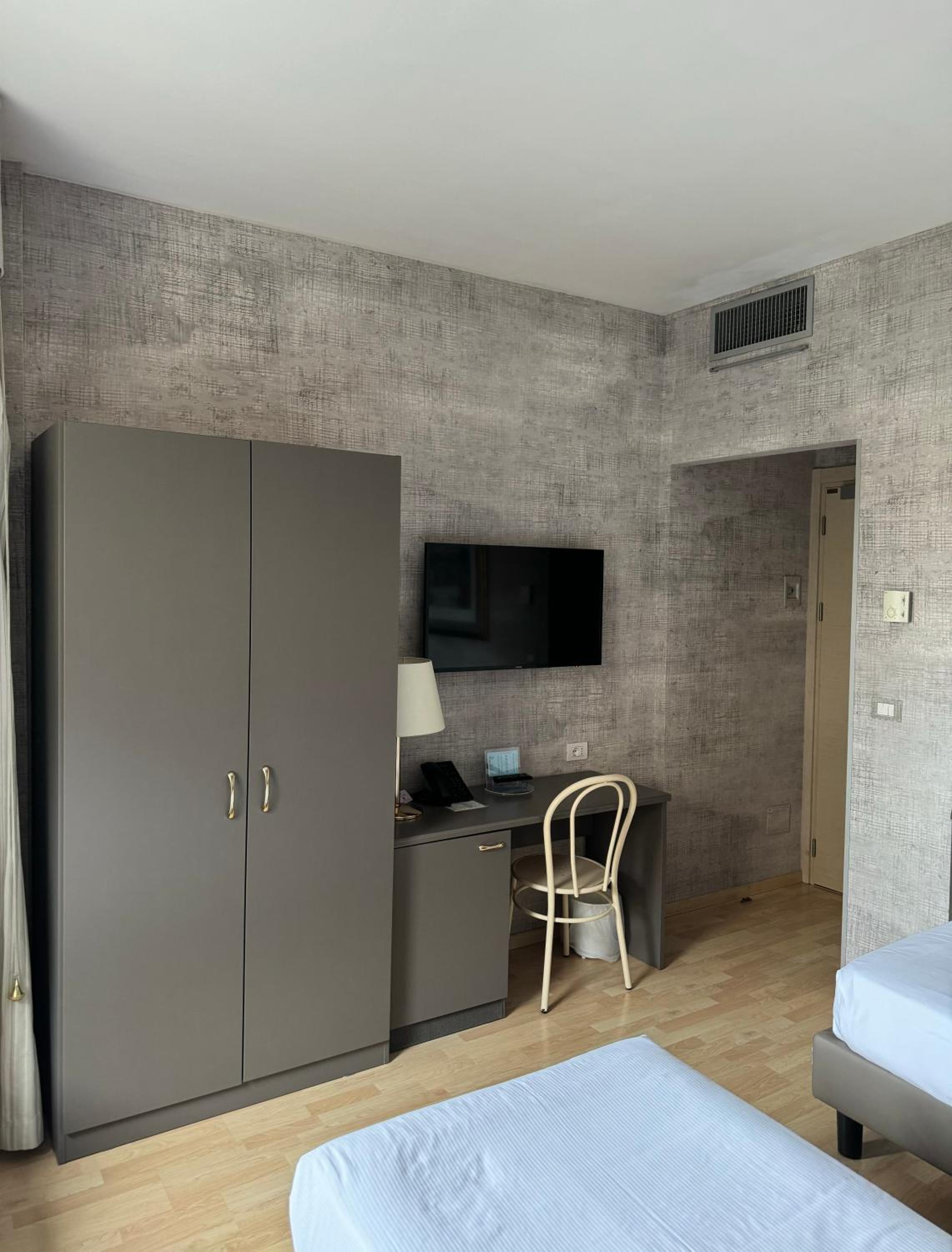 Standard Twin Room with Sea View photo 2