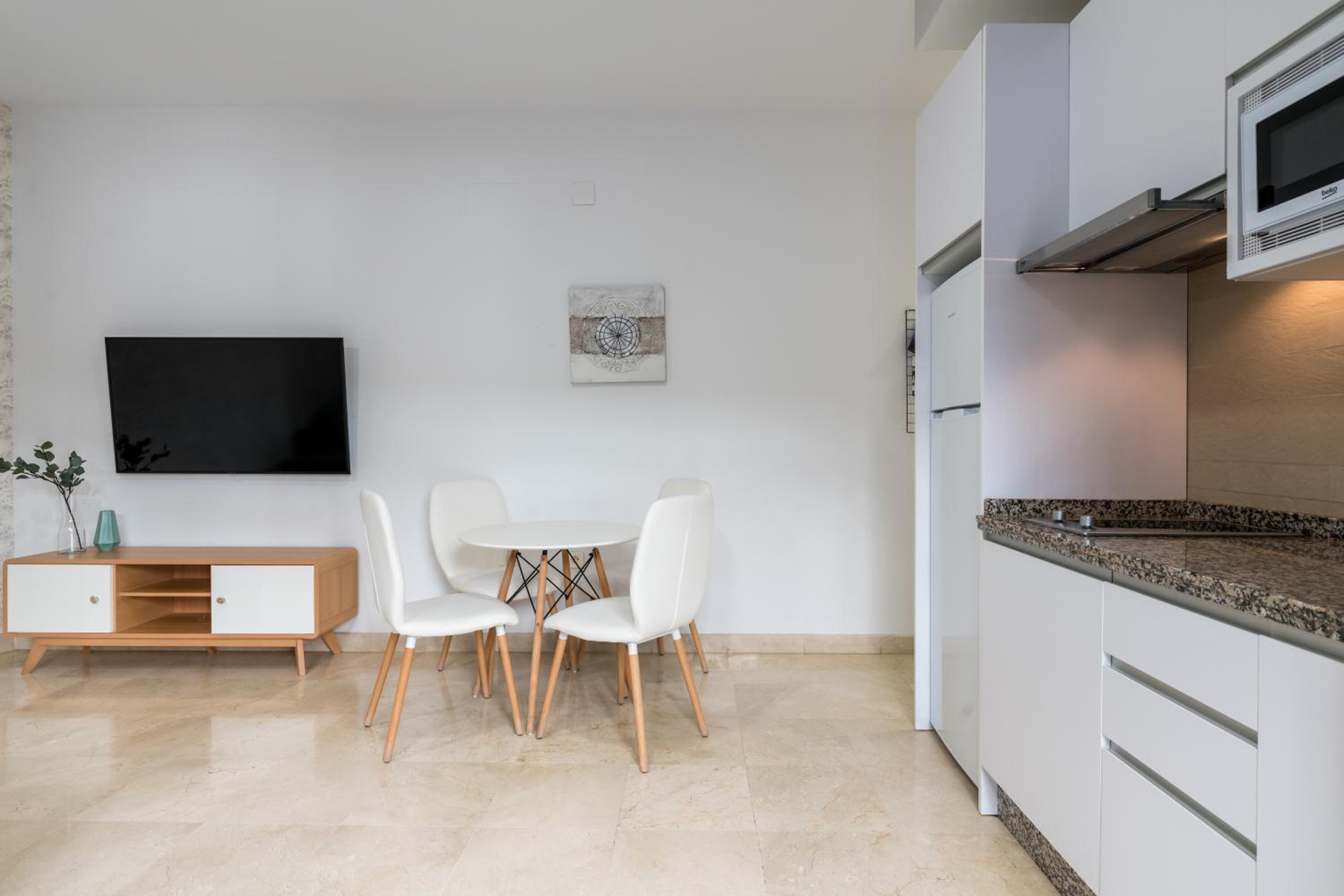 Superior One-Bedroom Apartment - Photo 39