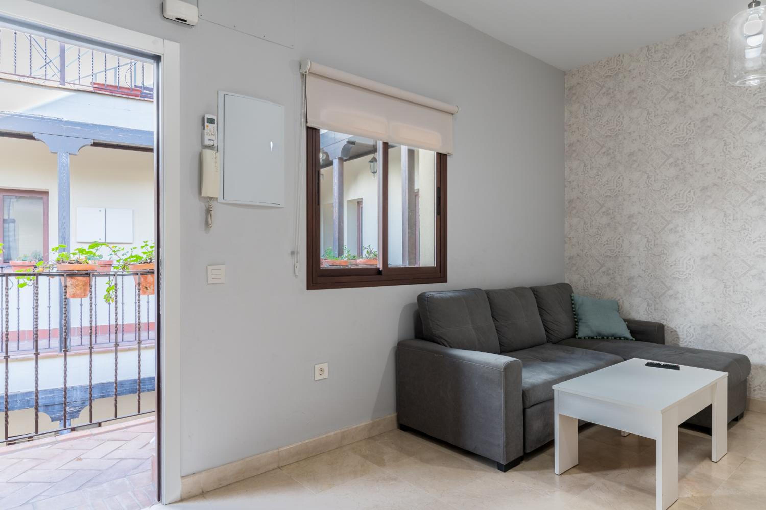 Superior One-Bedroom Apartment - Photo 44
