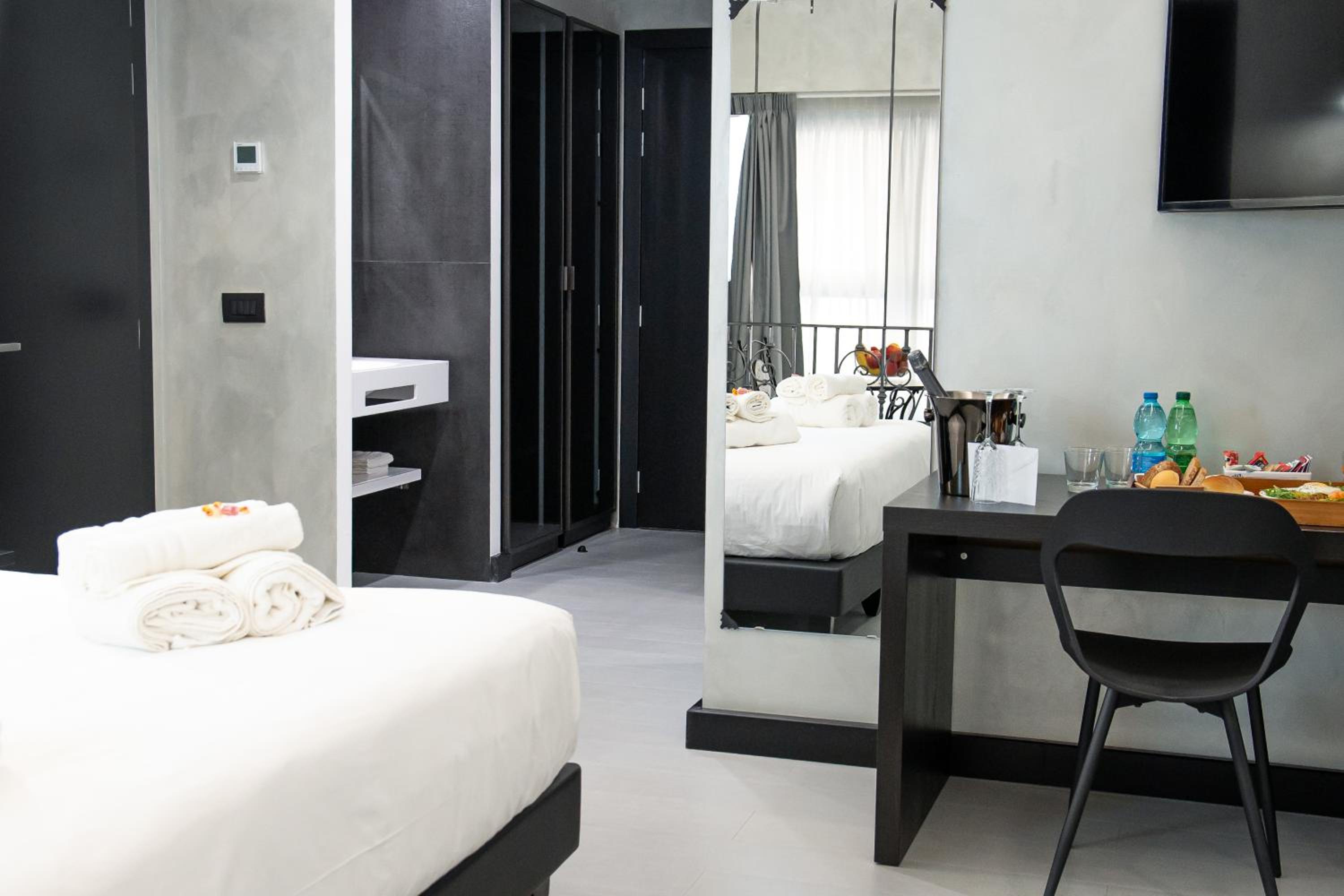 Suite with Spa Bath photo 3
