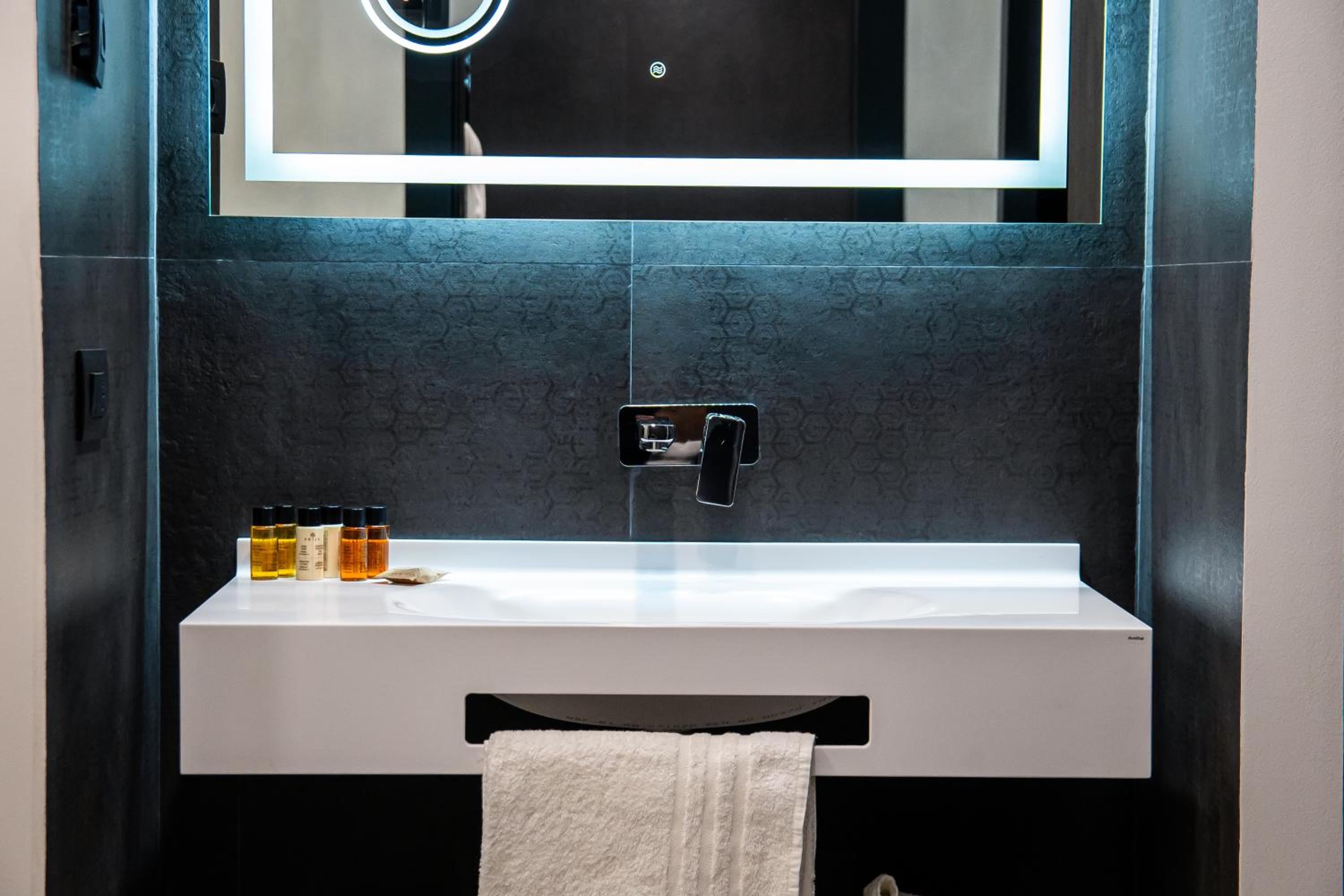 Suite with Spa Bath photo 3