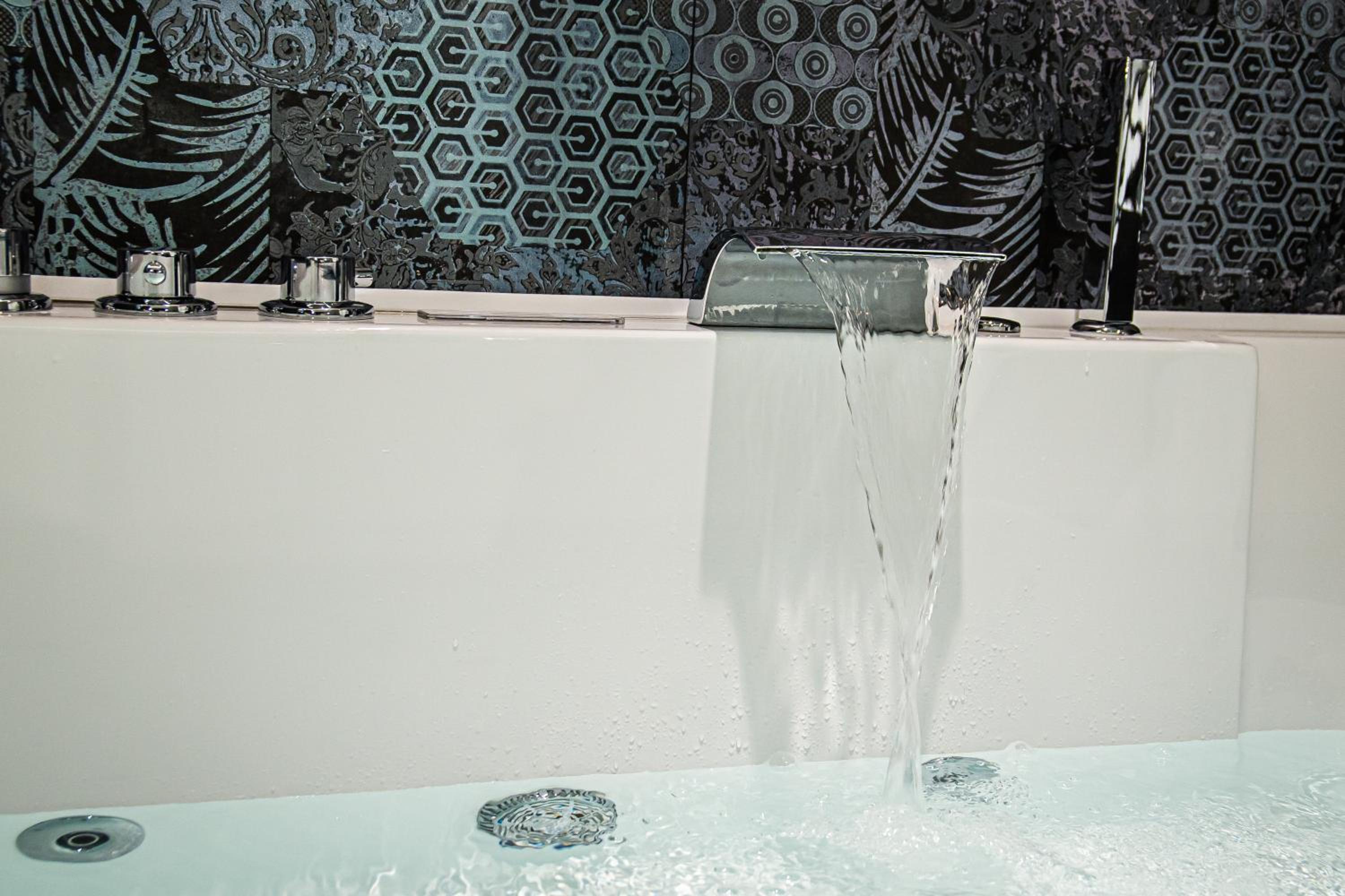 Suite with Spa Bath photo 2