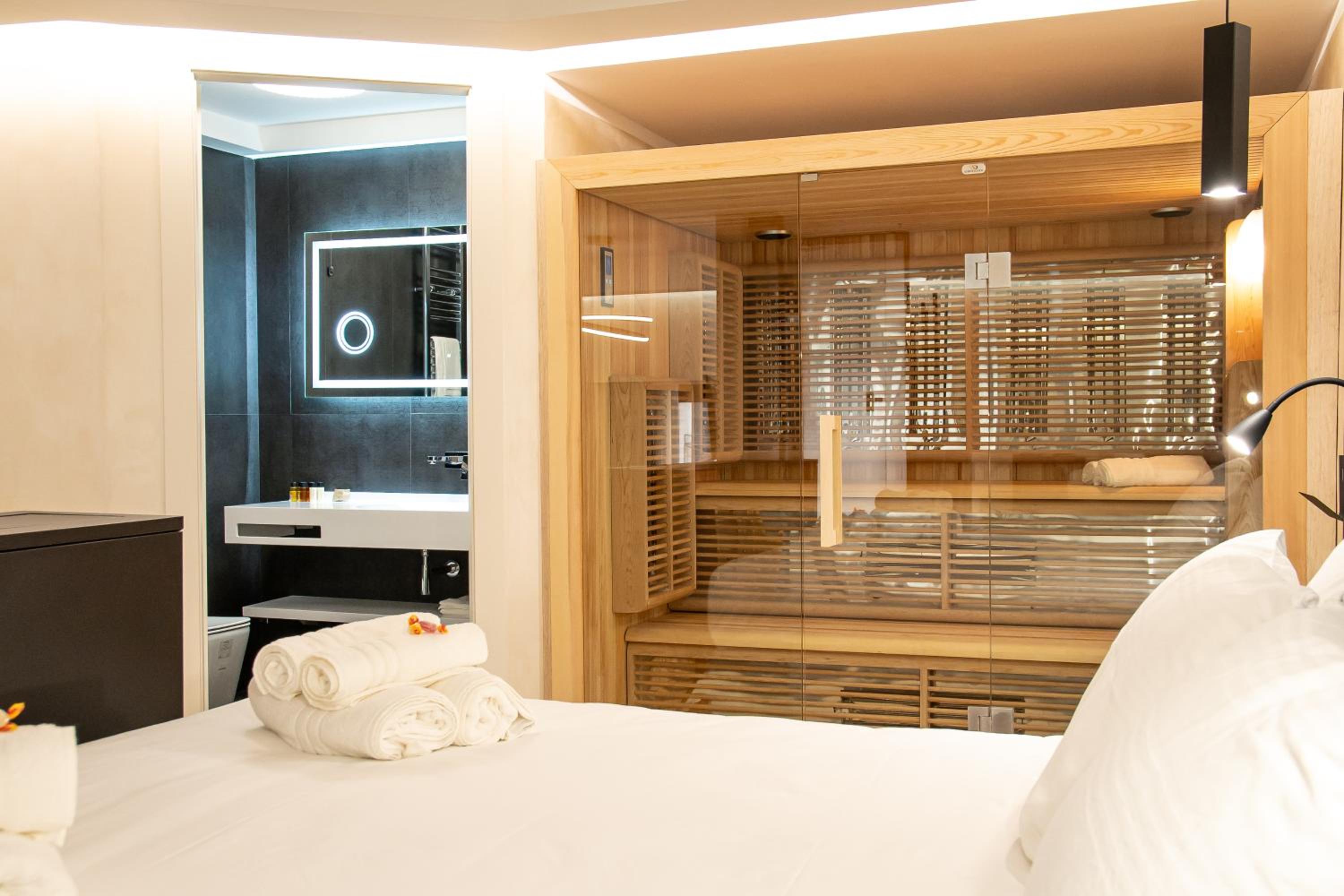 King Suite with Spa Bath photo 1