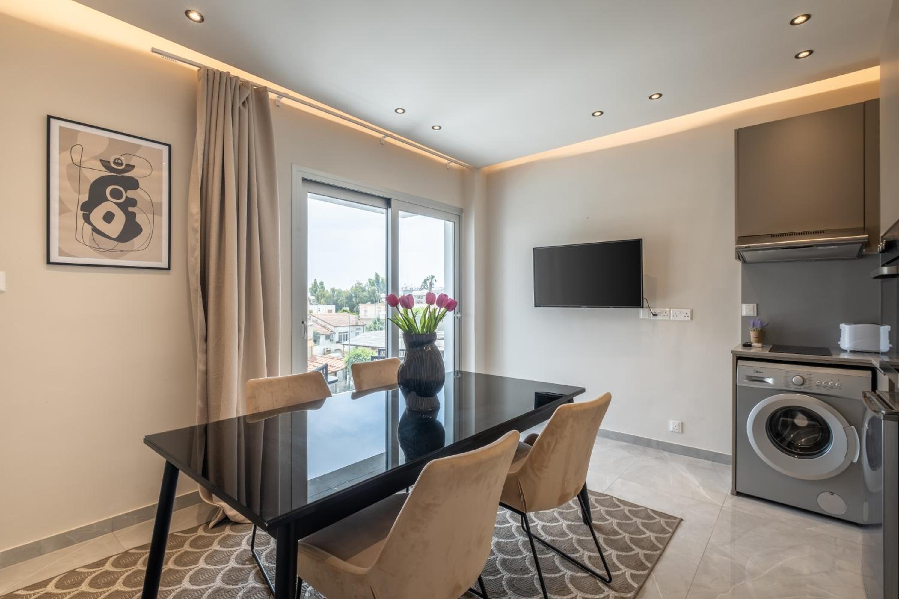 Two-Bedroom Apartment with Balcony photo 2