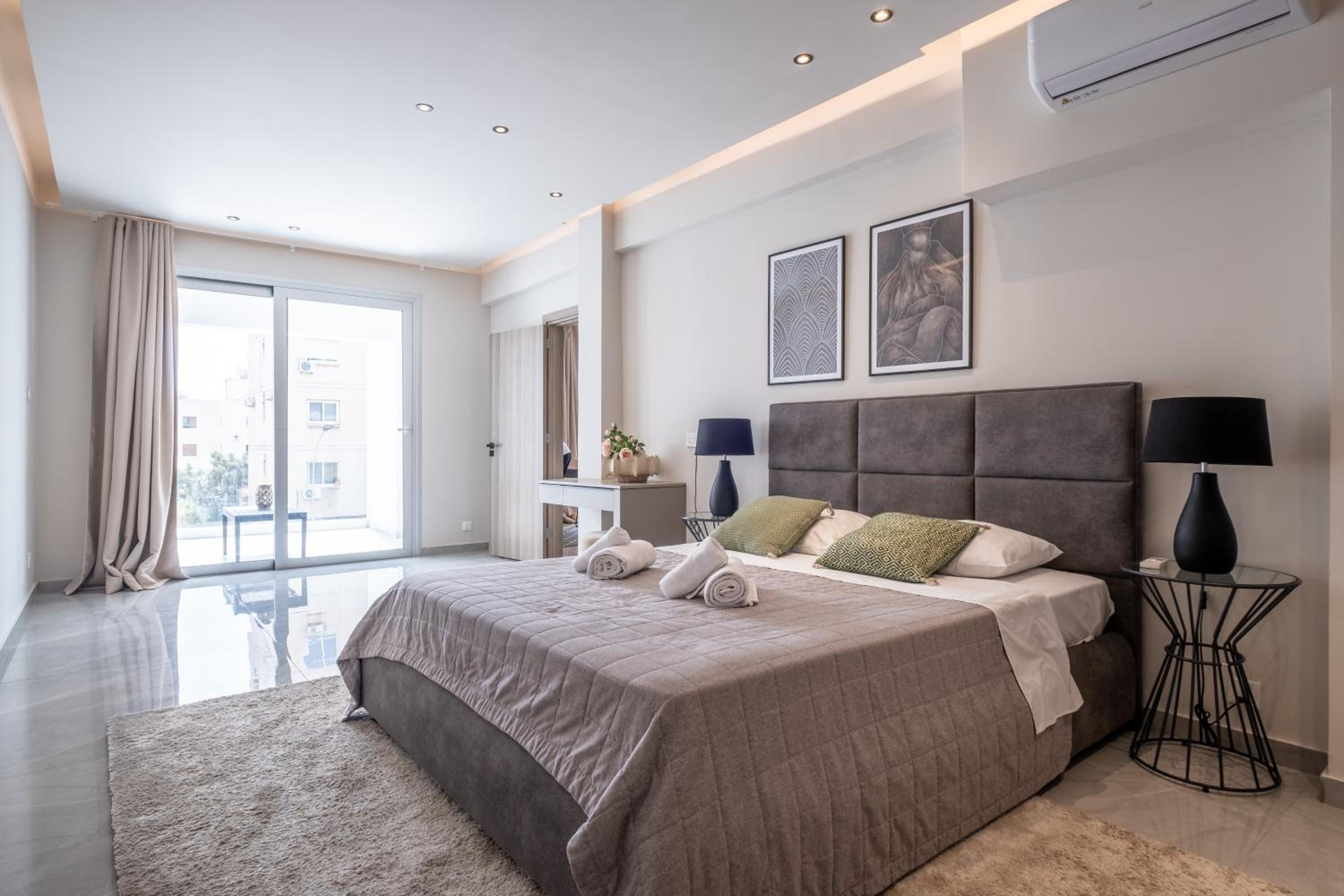 Two-Bedroom Apartment with Balcony photo 3