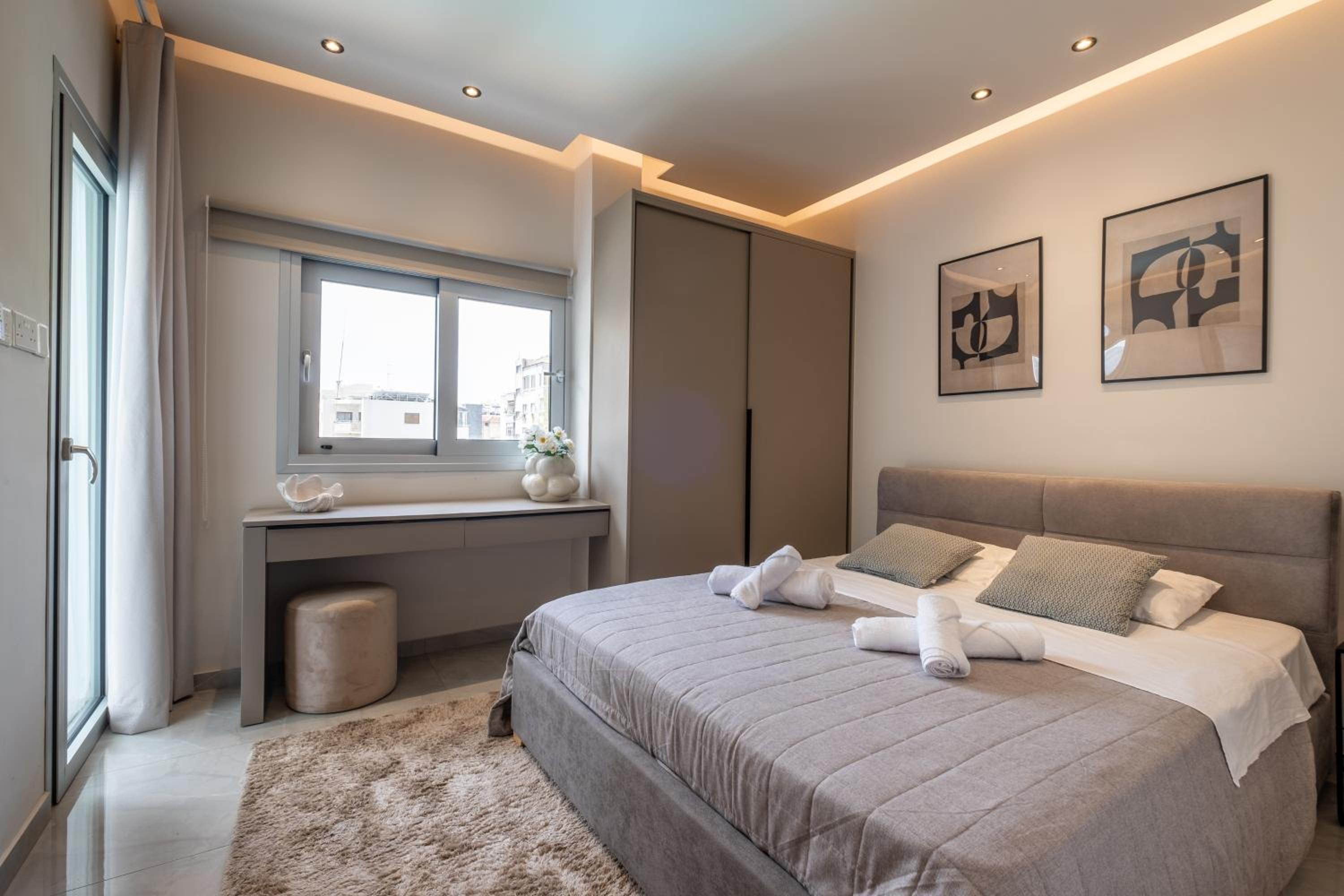 Three-Bedroom Apartment with Balcony photo 1
